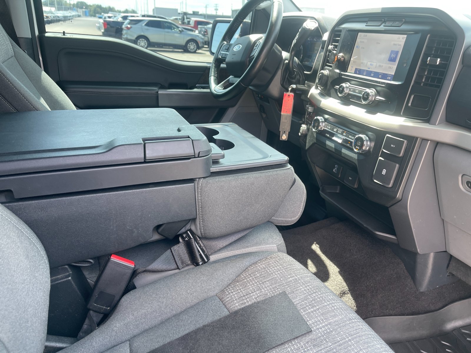 Used 2021 White Ford XLT image 17