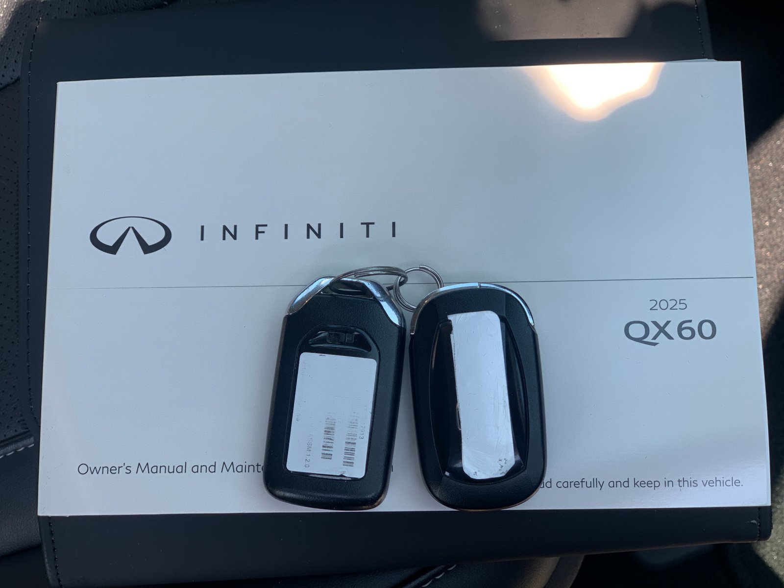 Used 2025 White INFINITI LUXE image 4