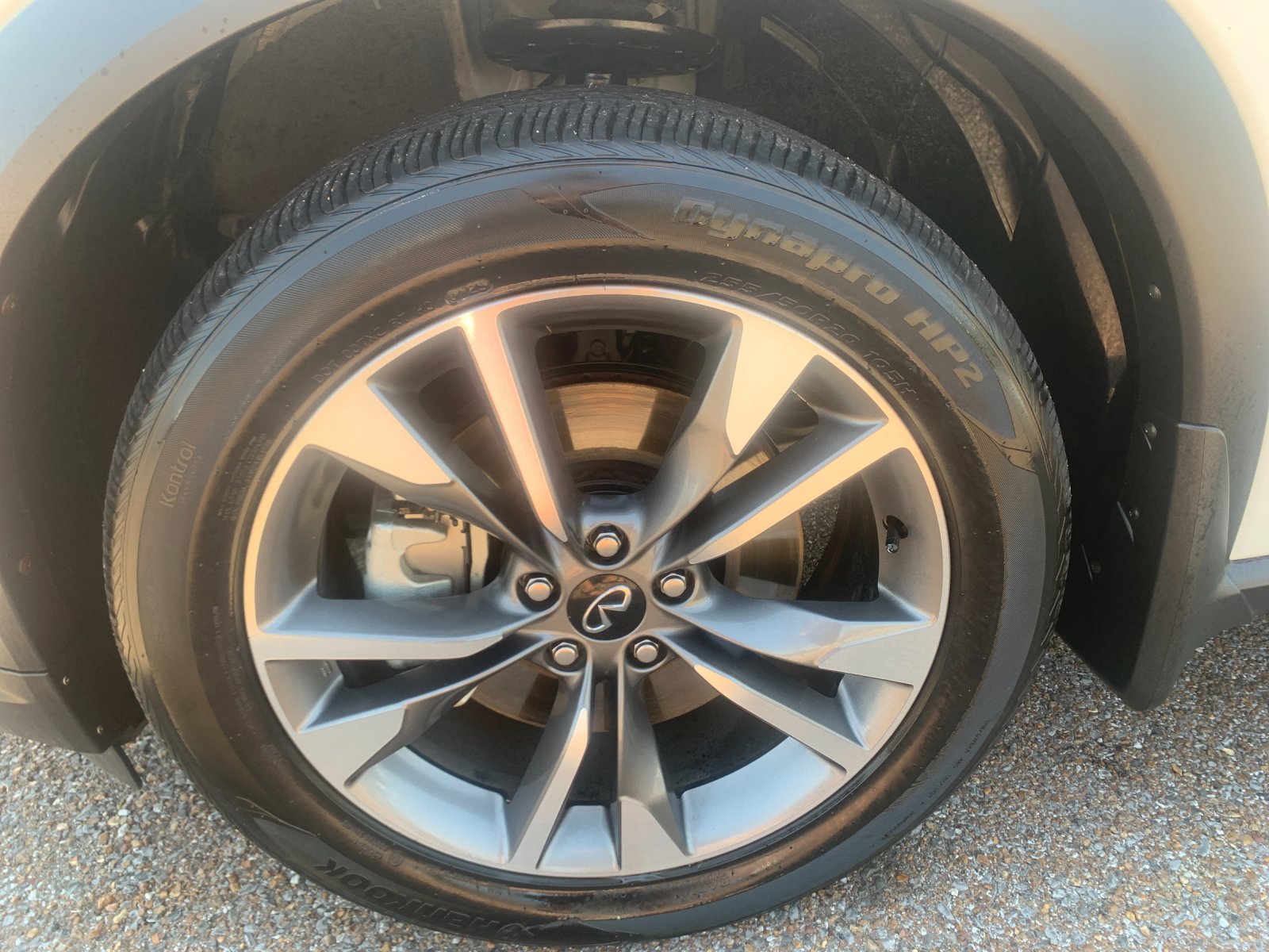 Used 2025 White INFINITI LUXE image 25