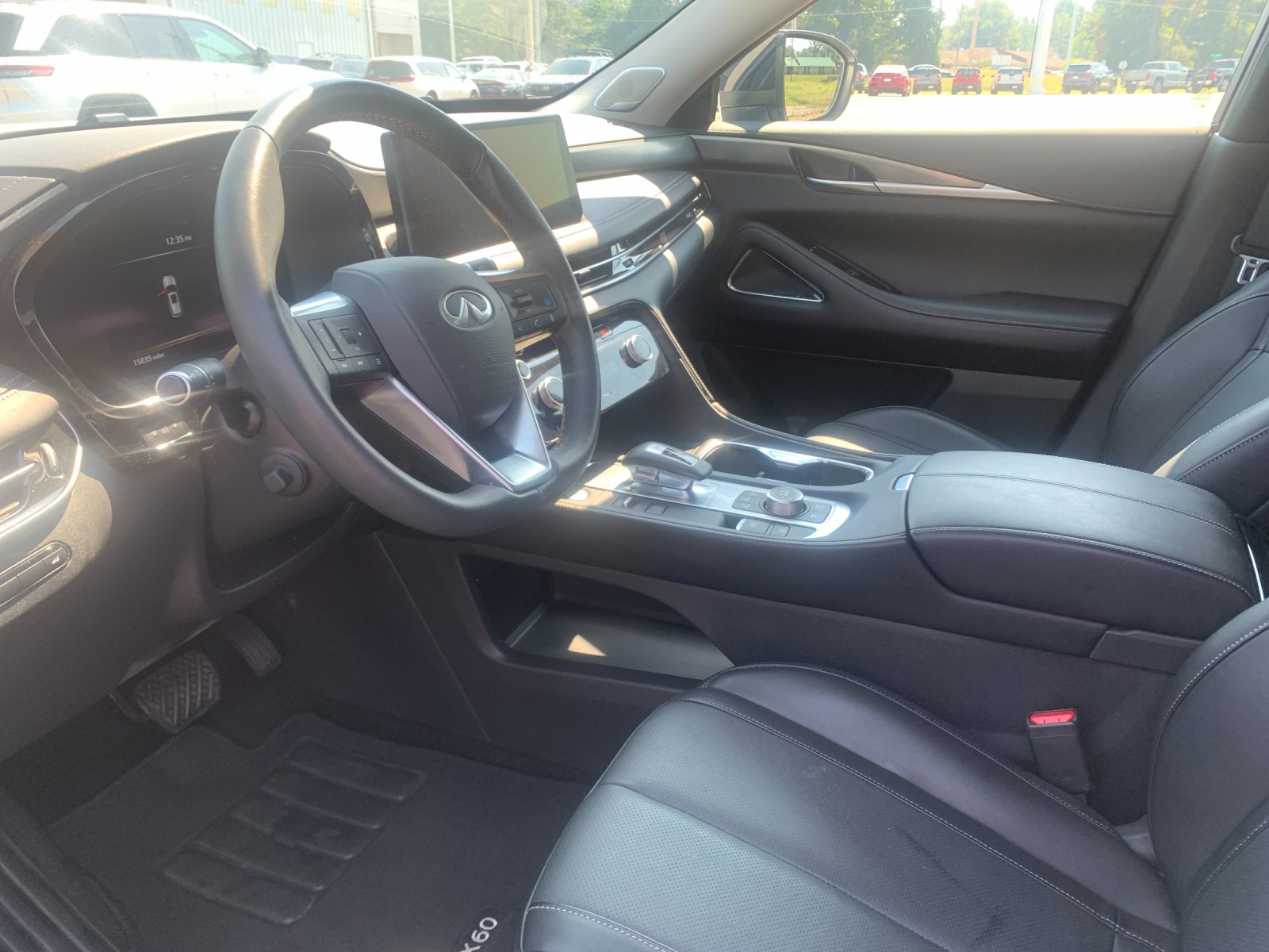 Used 2025 White INFINITI LUXE image 5
