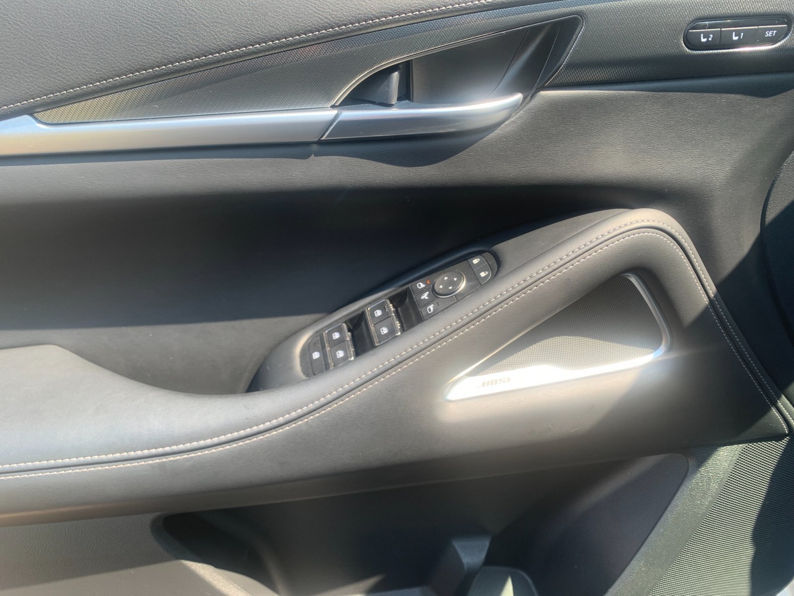 Used 2025 White INFINITI LUXE image 6