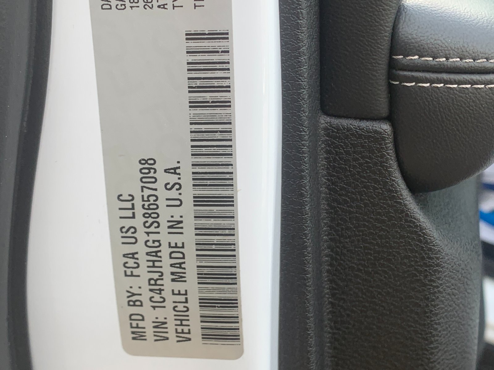 Used 2025 White Jeep Altitude image 35