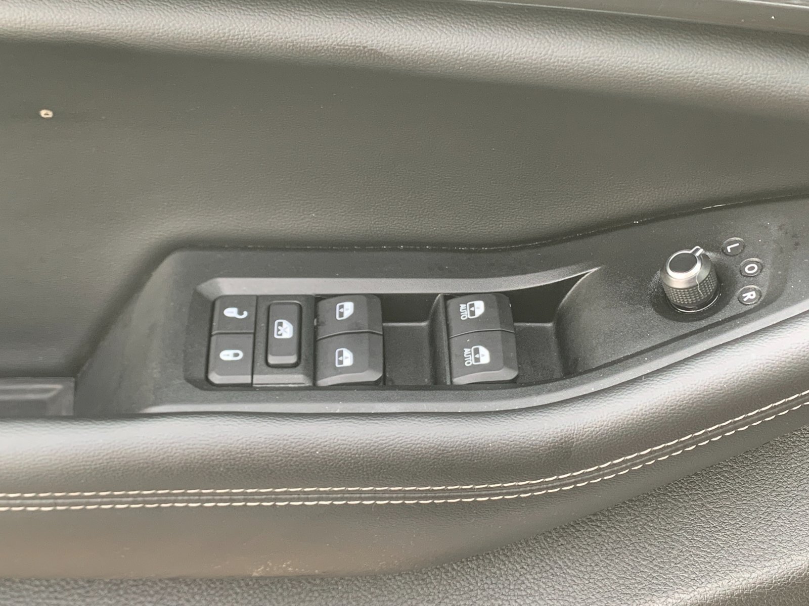 Used 2025 White Jeep Altitude image 14