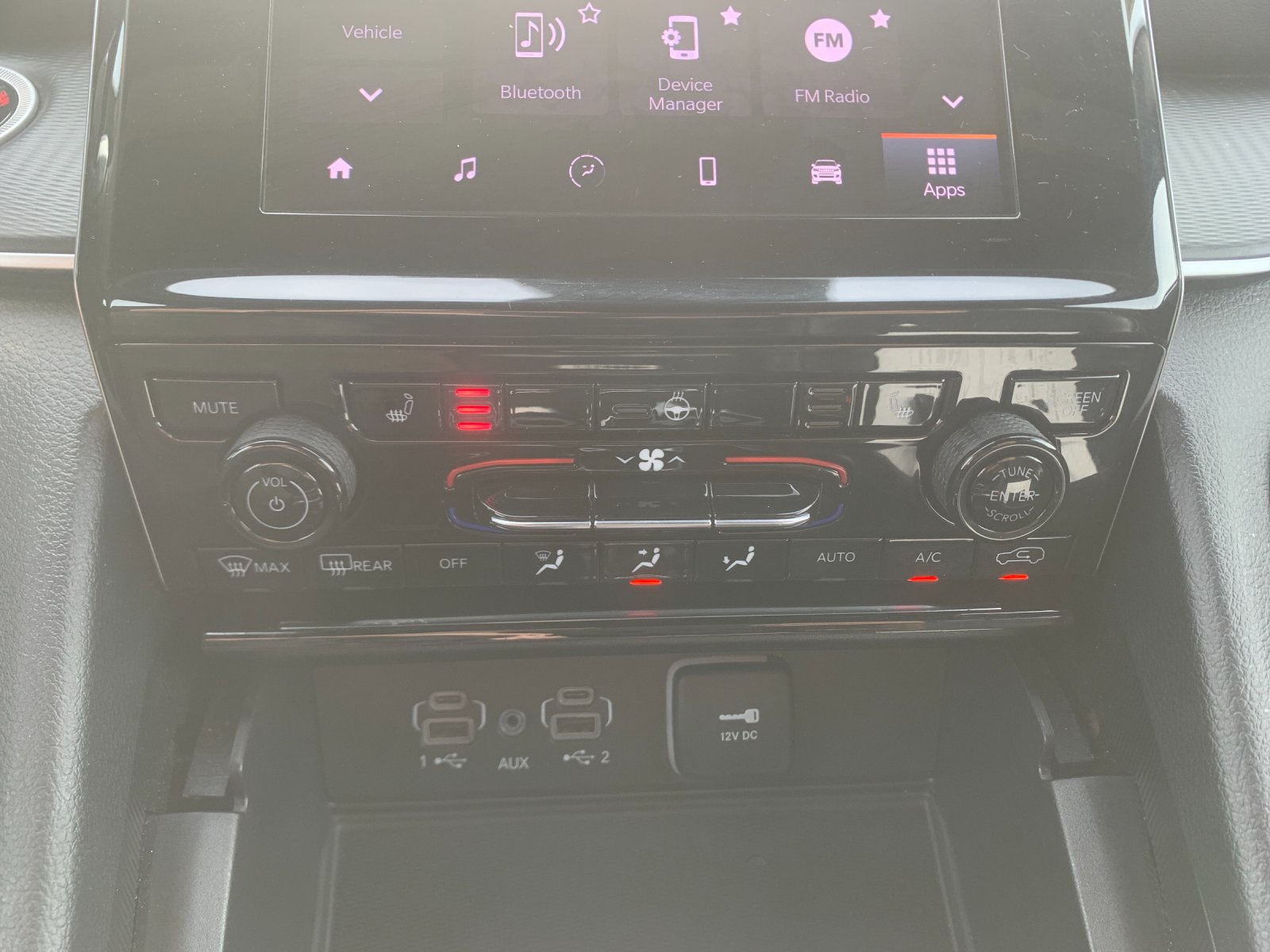 Used 2025 White Jeep Altitude image 25