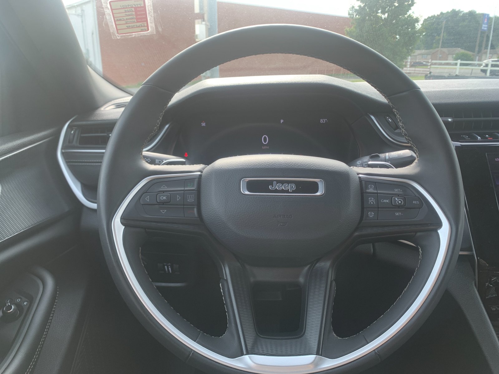 Used 2025 White Jeep Altitude image 28