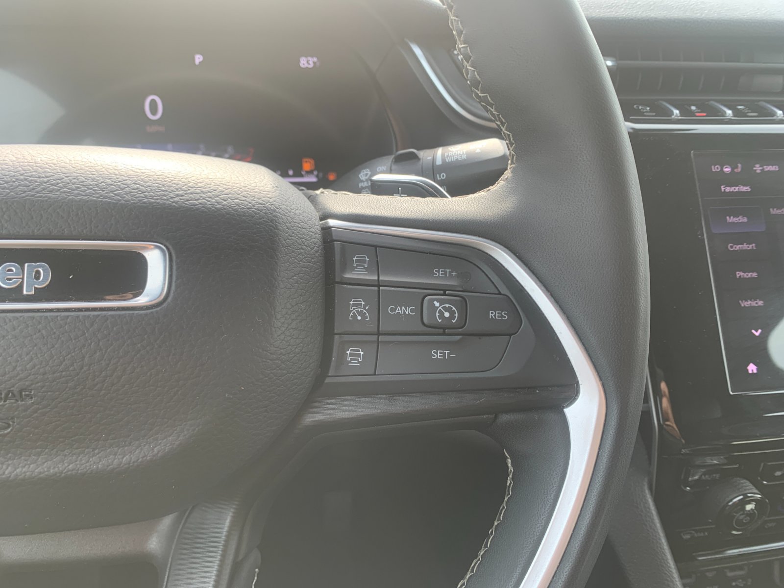 Used 2025 White Jeep Altitude image 30