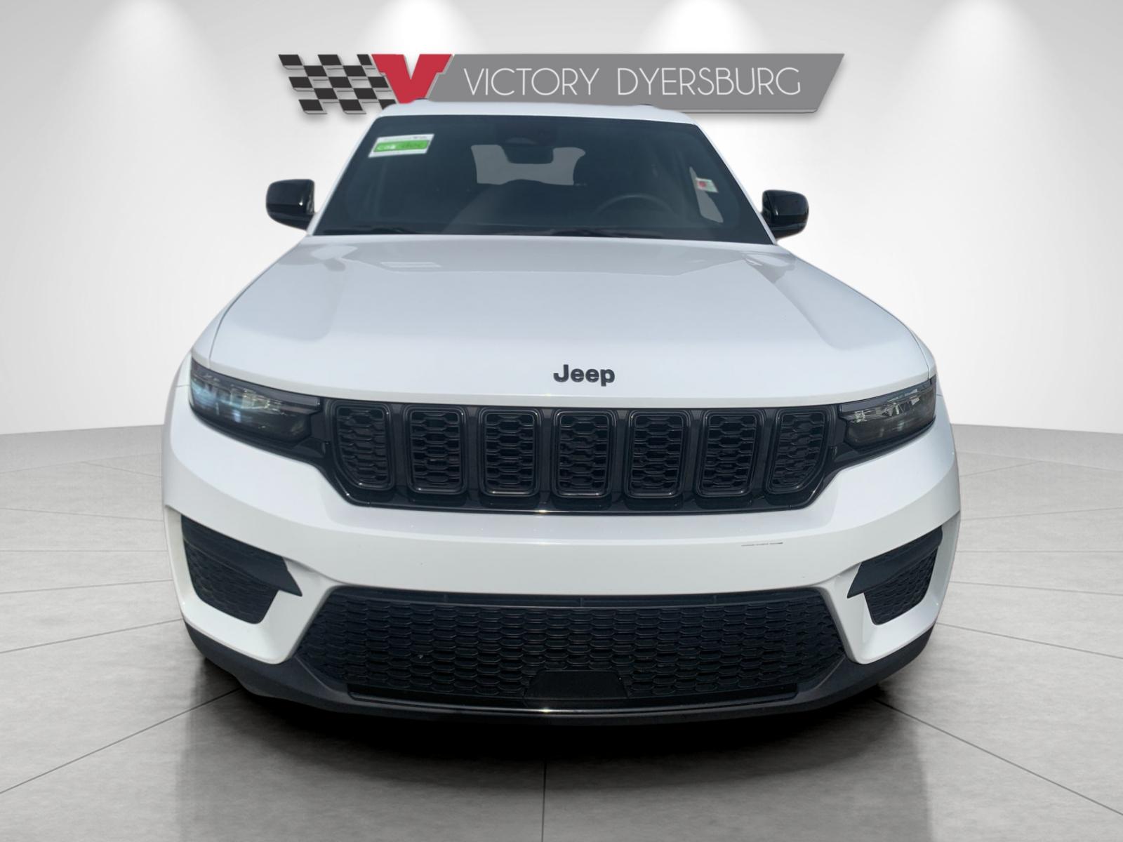Used 2025 White Jeep Altitude image 9