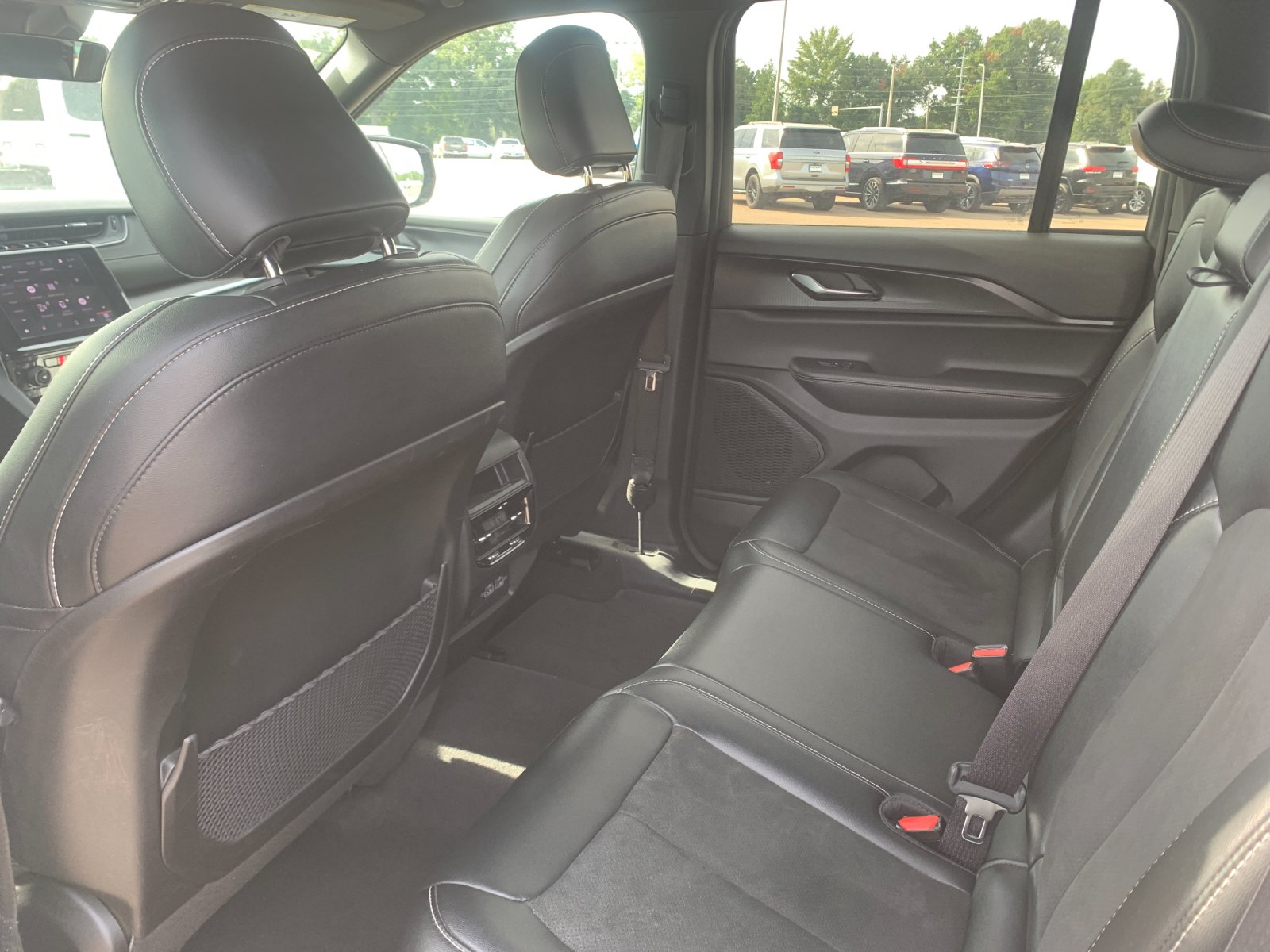 Used 2025 White Jeep Altitude image 15