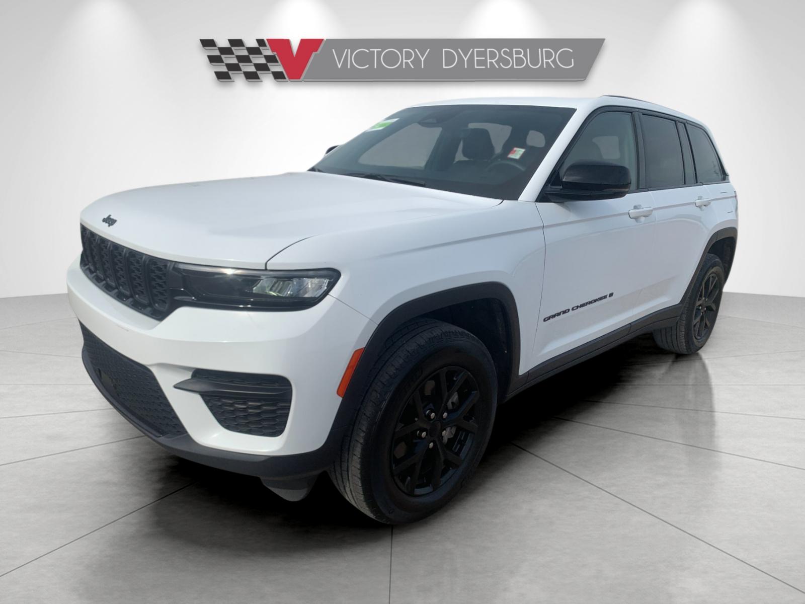 Used 2025 White Jeep Altitude image 8