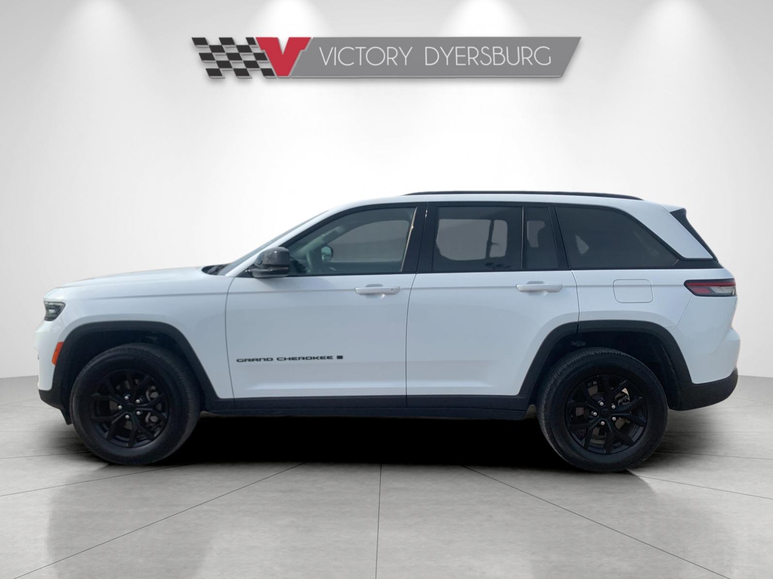 Used 2025 White Jeep Altitude image 7