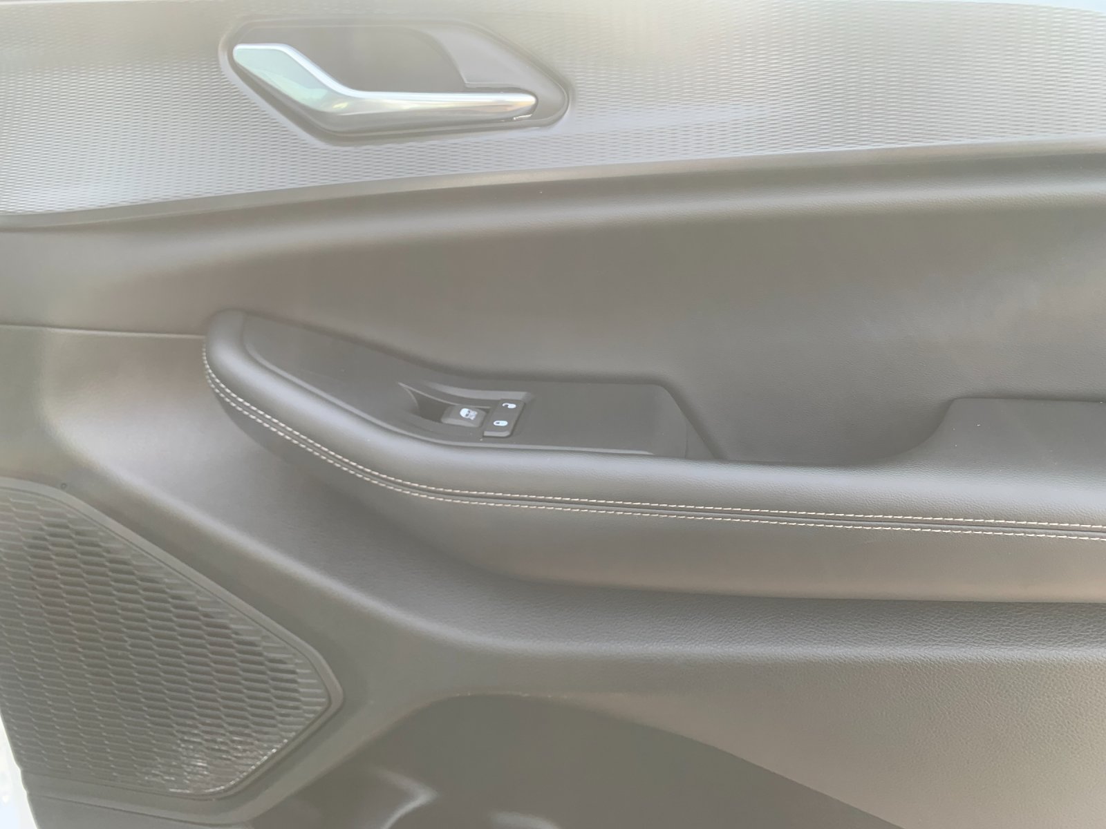 Used 2025 White Jeep Altitude image 21