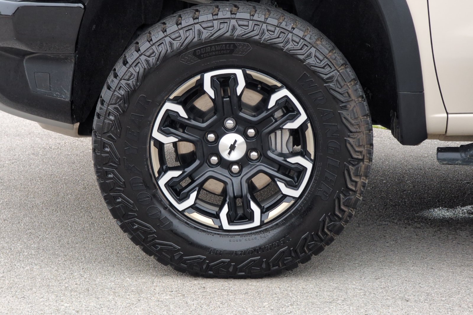 Used 2026 White Chevrolet ZR2 image 27