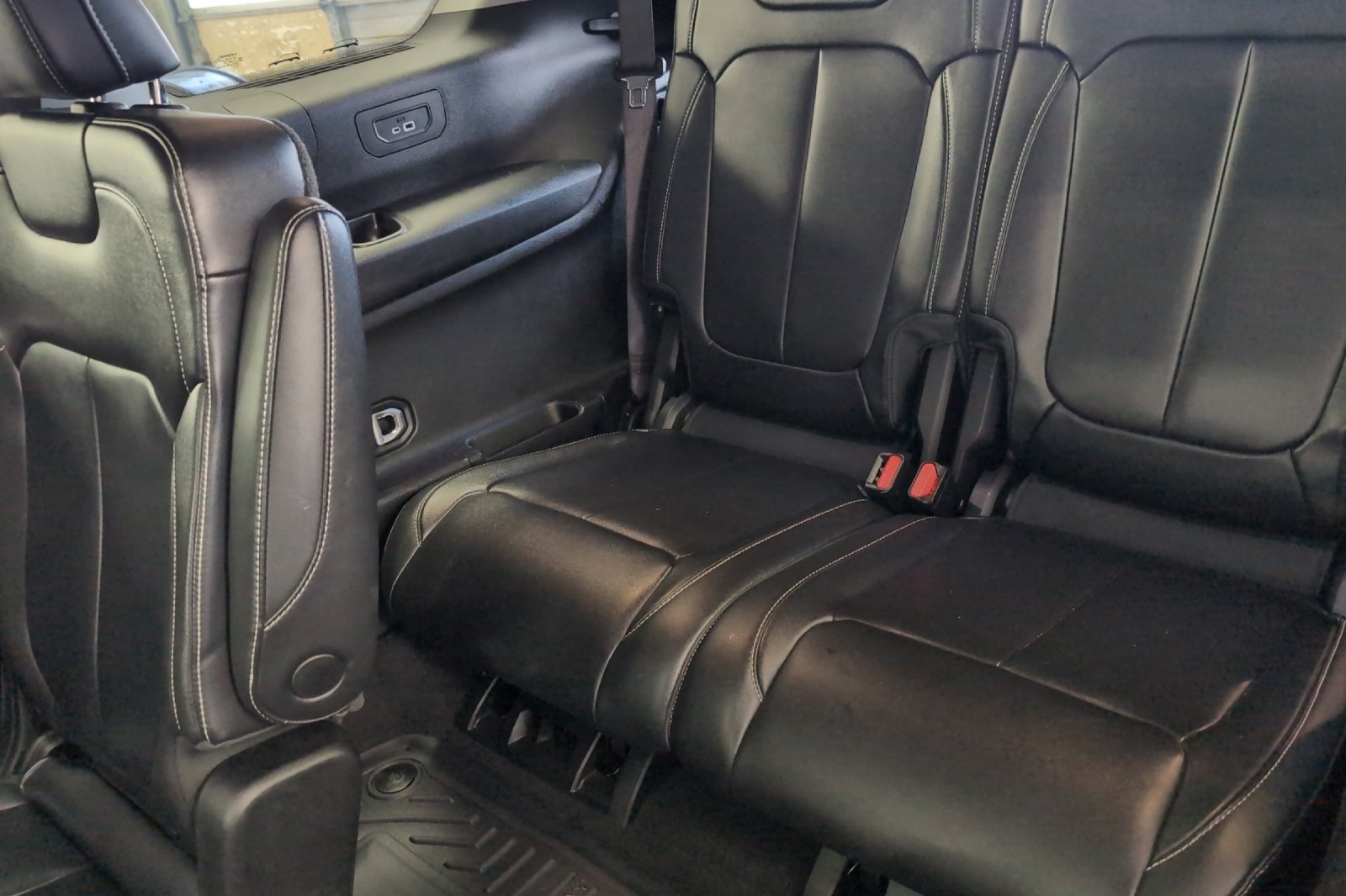 Used 2022 Black Jeep Limited image 16