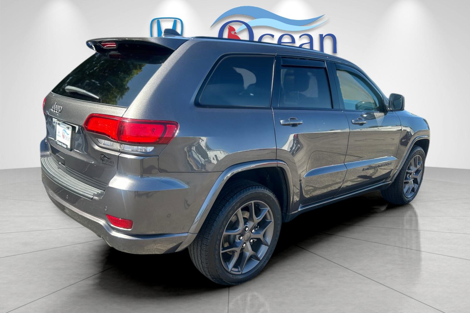 Used 2021 Crystal Metallic Jeep 80th Anniversary Edition image 3