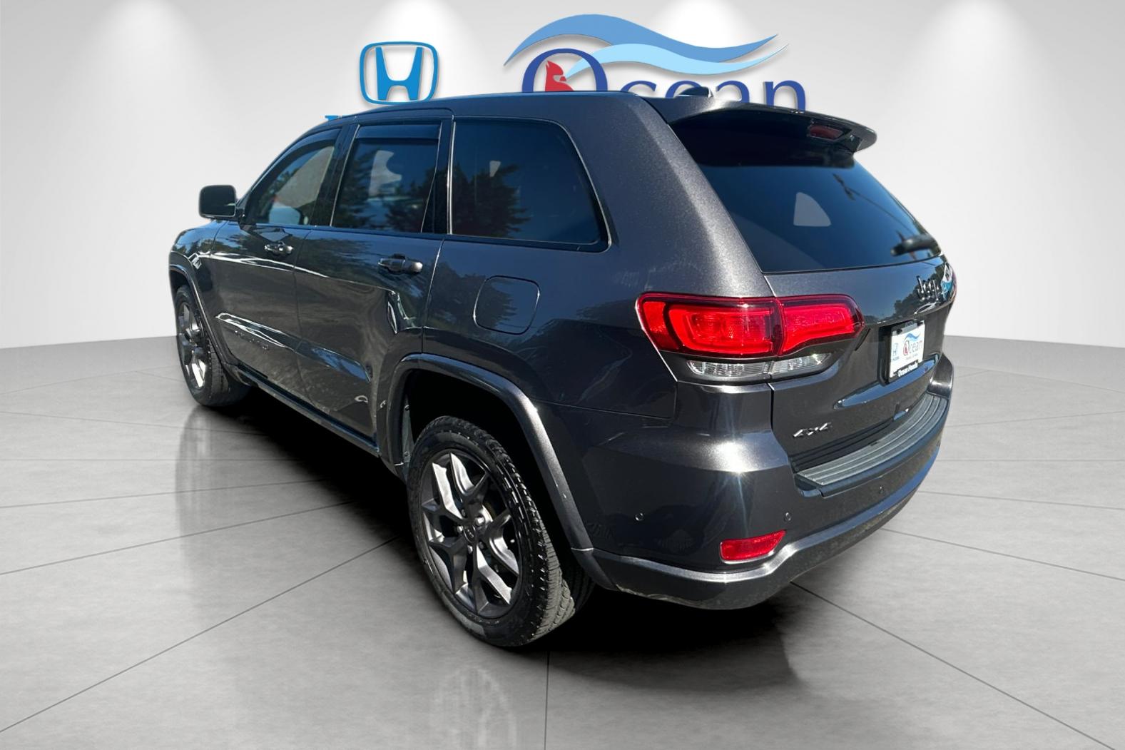 Used 2021 Crystal Metallic Jeep 80th Anniversary Edition image 5