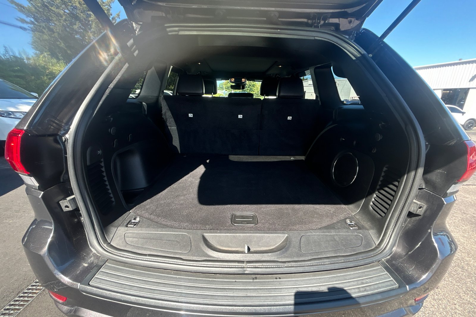 Used 2021 Crystal Metallic Jeep 80th Anniversary Edition image 15