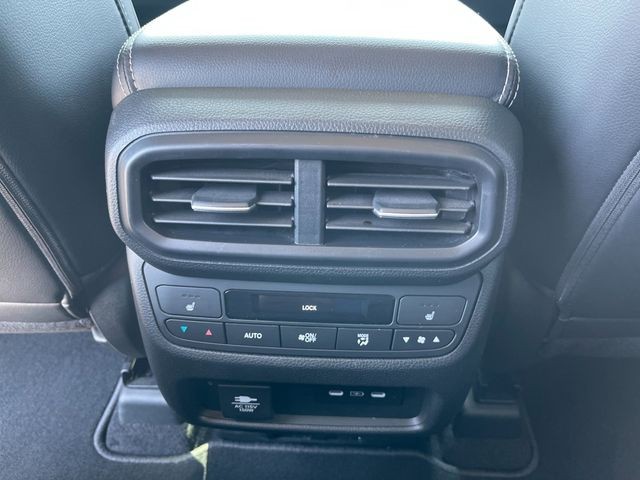 Used 2025  Honda Elite image 14