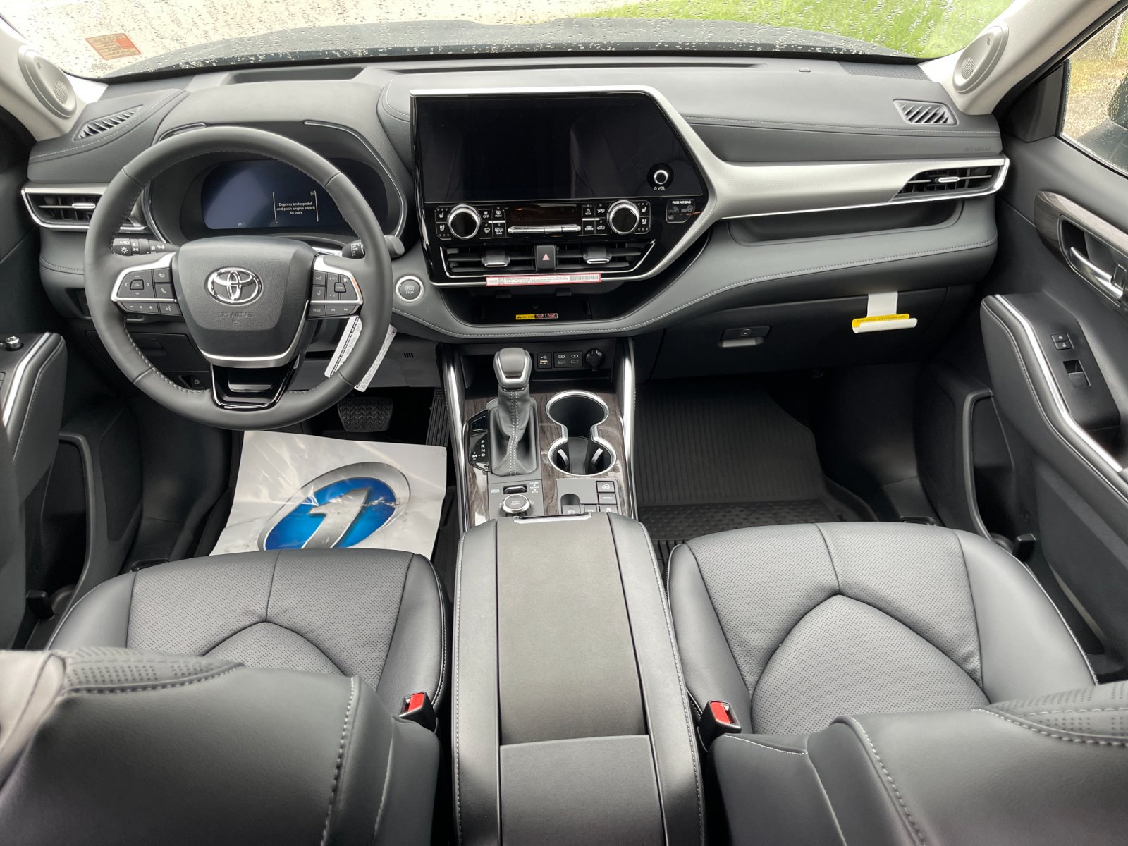 New 2026 Midnight Black Metallic Toyota  Platinum image 15