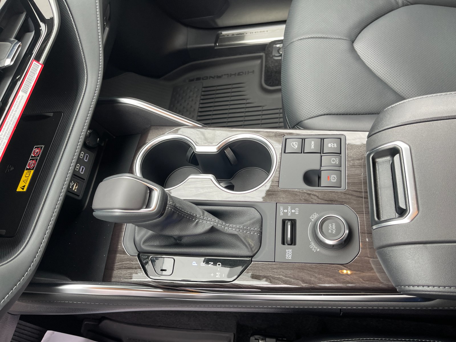 New 2026 Midnight Black Metallic Toyota  Platinum image 23