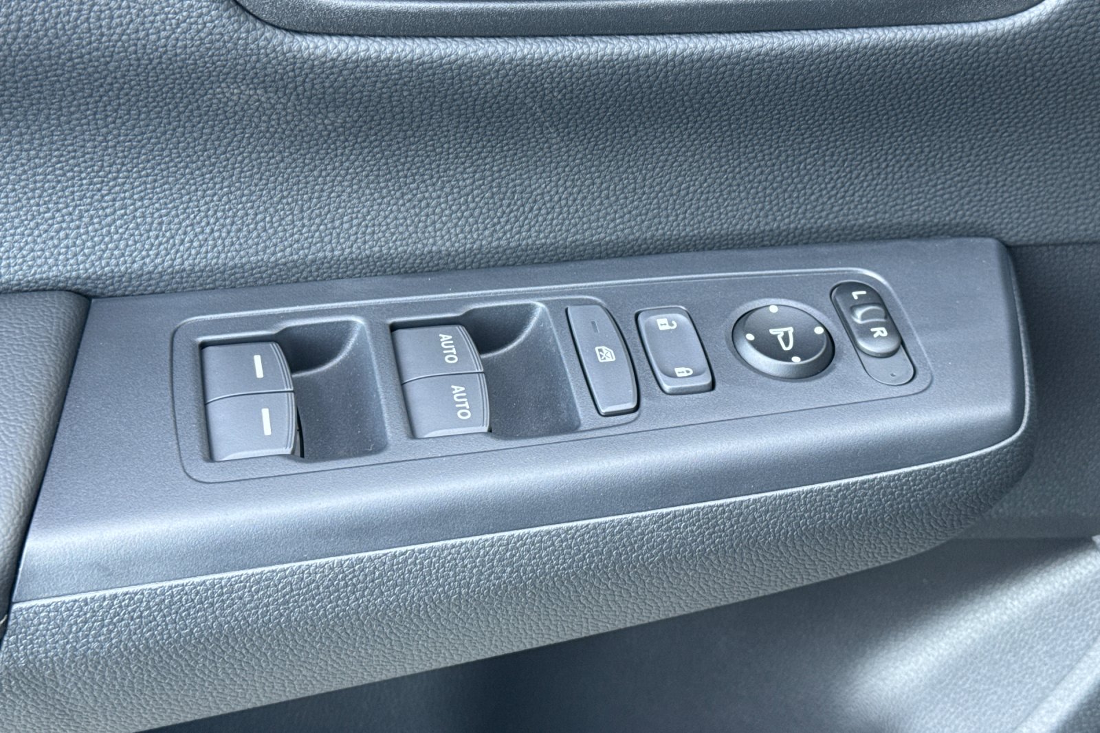 New 2027 Platinum White Pearl Honda EX AWD image 27