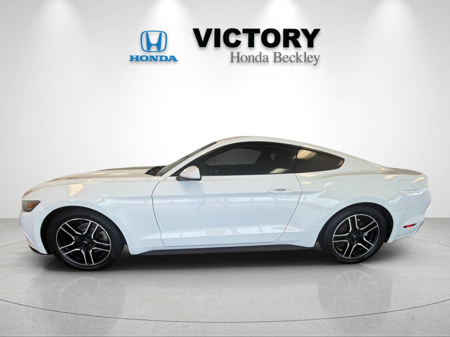 Used 2016 Oxford White Ford V6 image 2