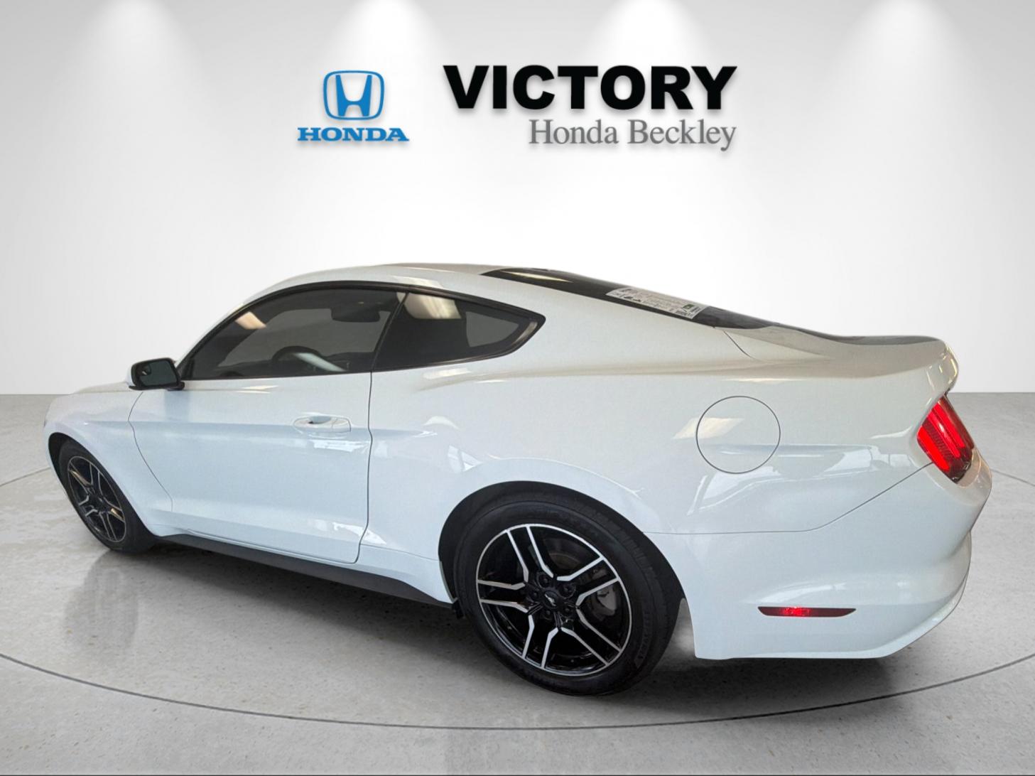 Used 2016 Oxford White Ford V6 image 3