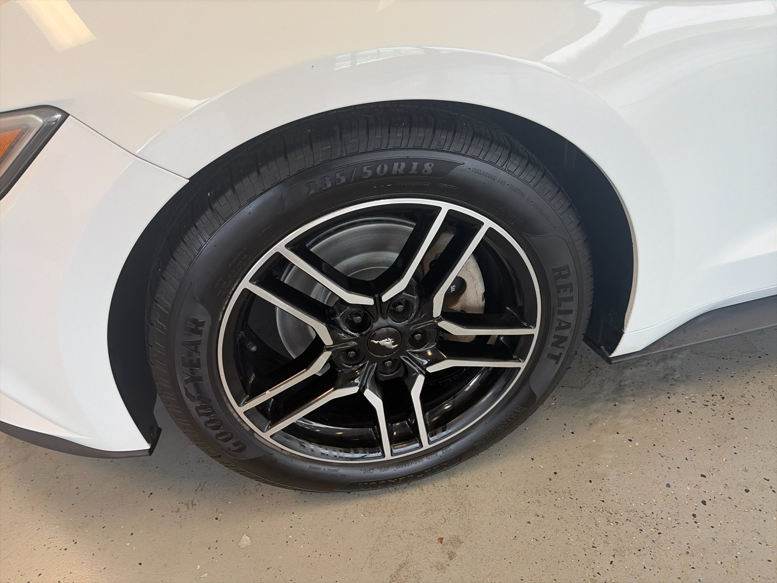 Used 2016 Oxford White Ford V6 image 9