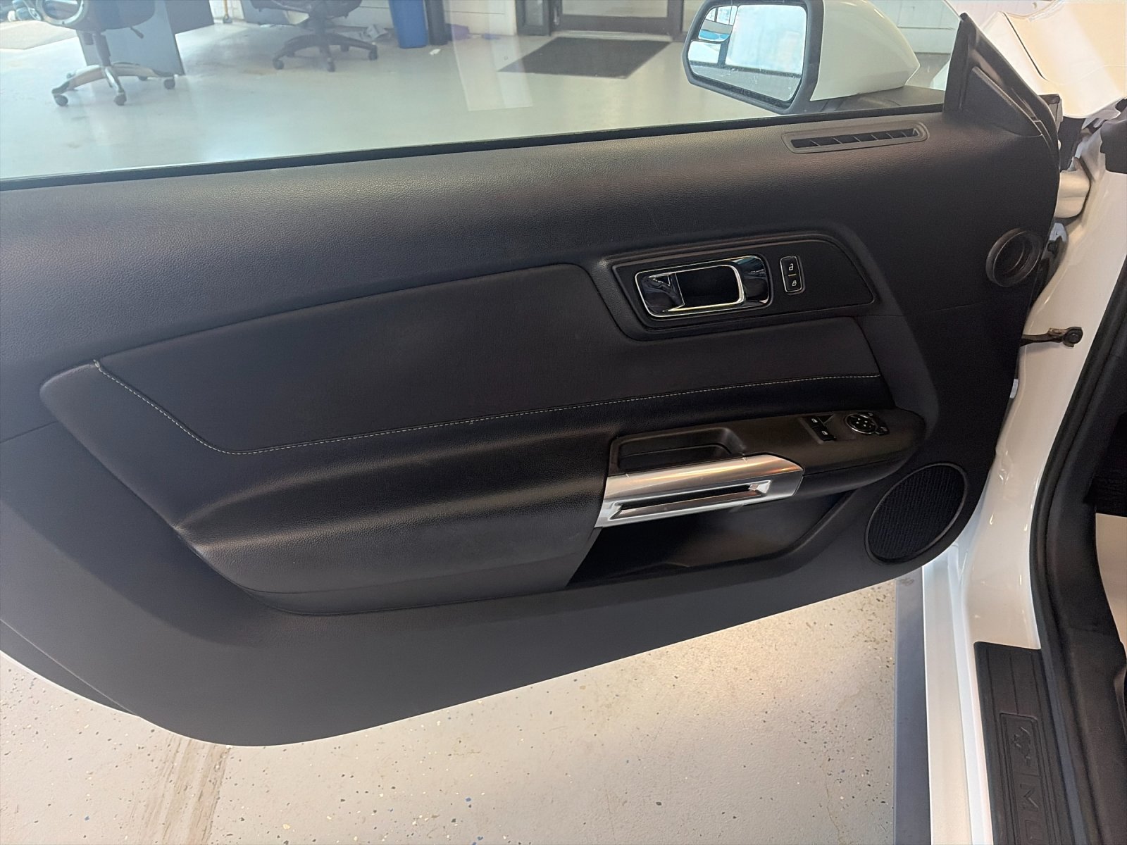 Used 2016 Oxford White Ford V6 image 12
