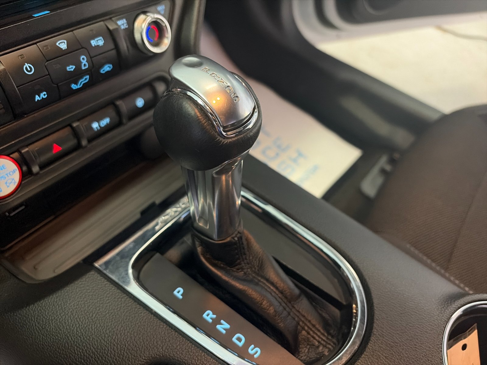 Used 2016 Oxford White Ford V6 image 25