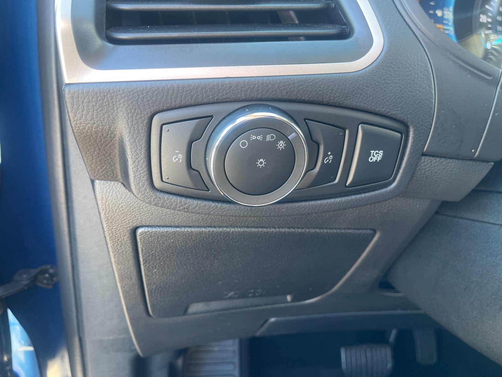 Used 2024 Blue Ford SEL image 32