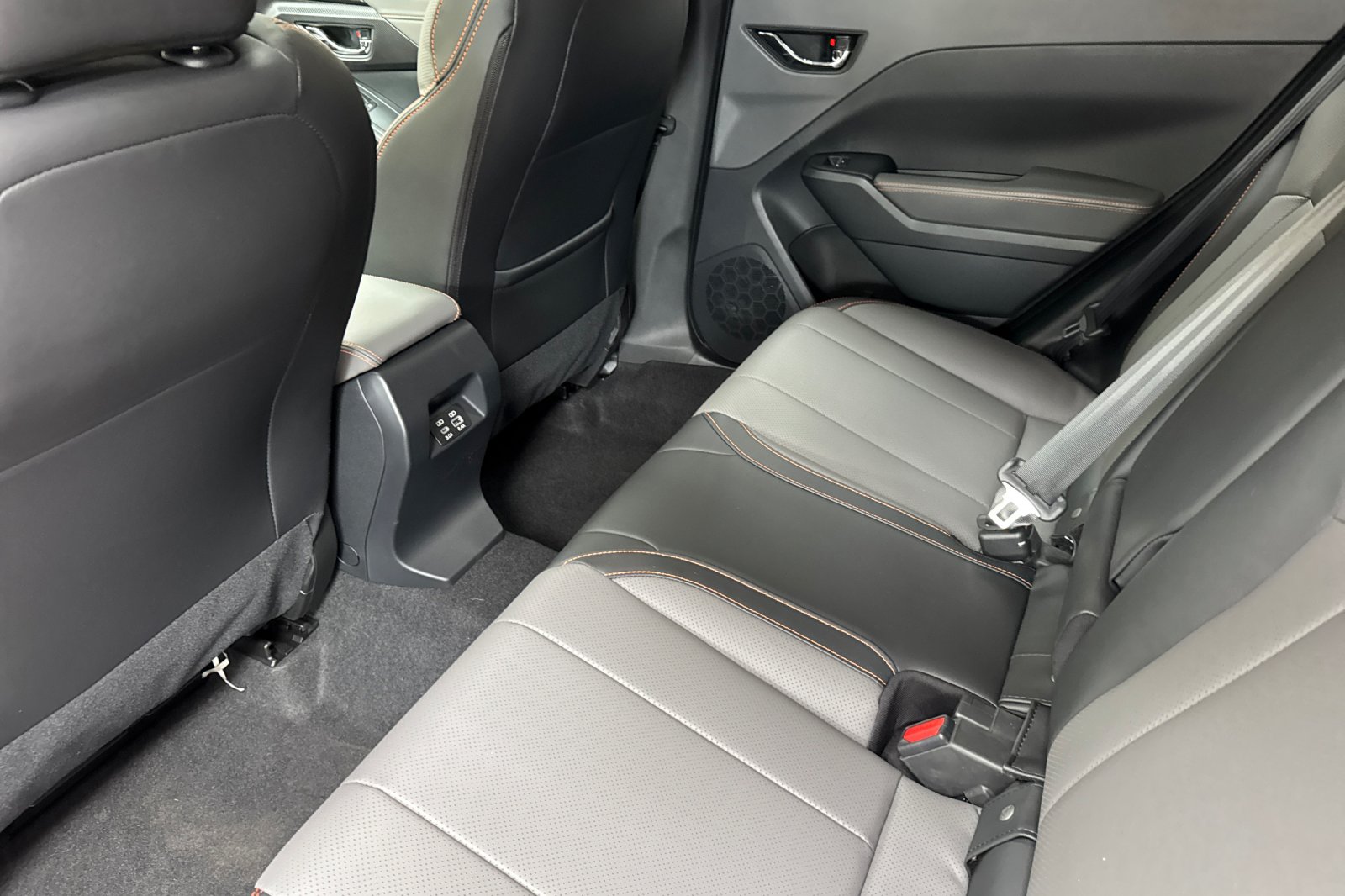 New 2026 CRYSTAL WHITE PEARL Subaru Limited Hybrid image 14
