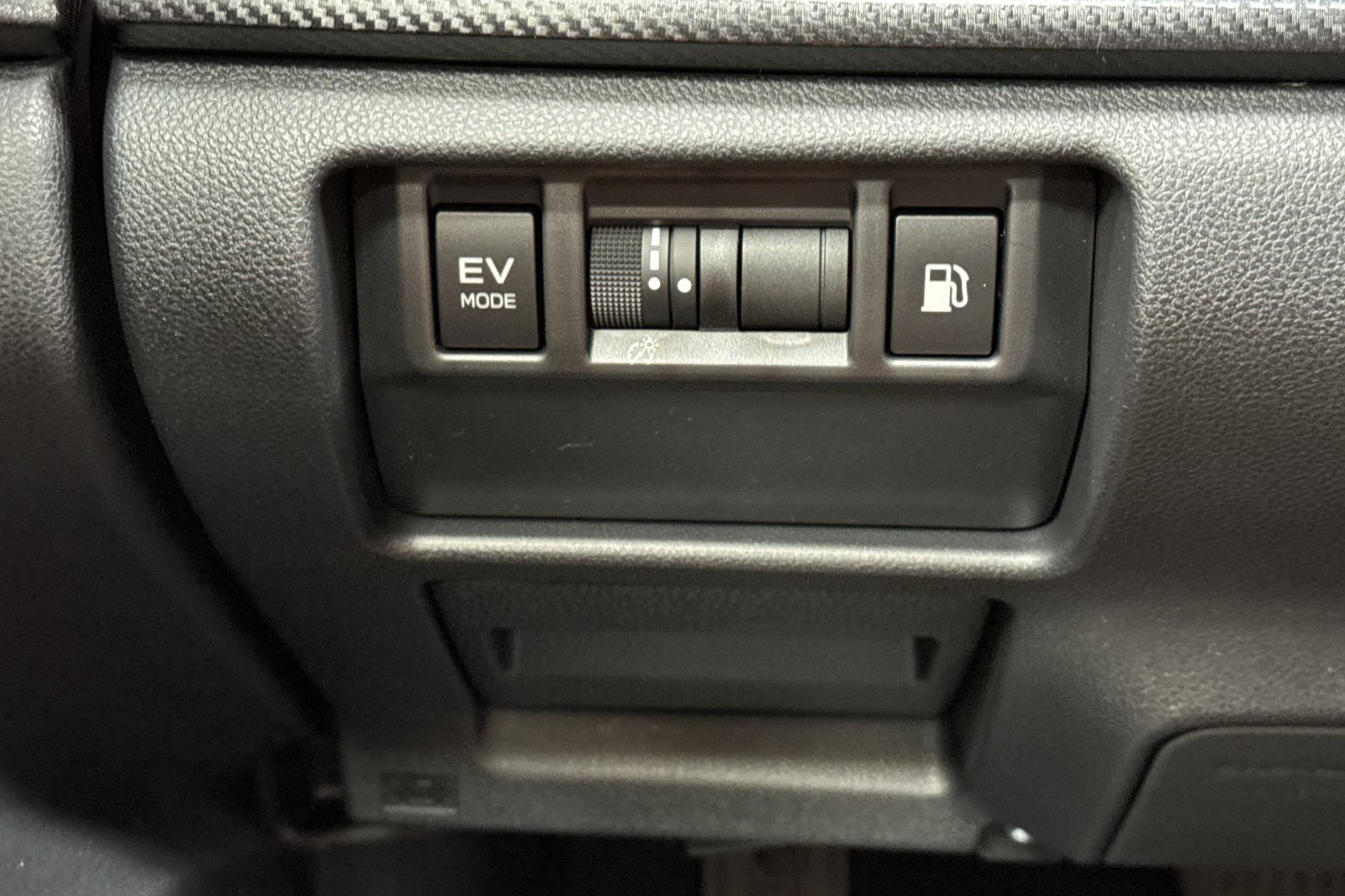 New 2026 CRYSTAL WHITE PEARL Subaru Limited Hybrid image 33