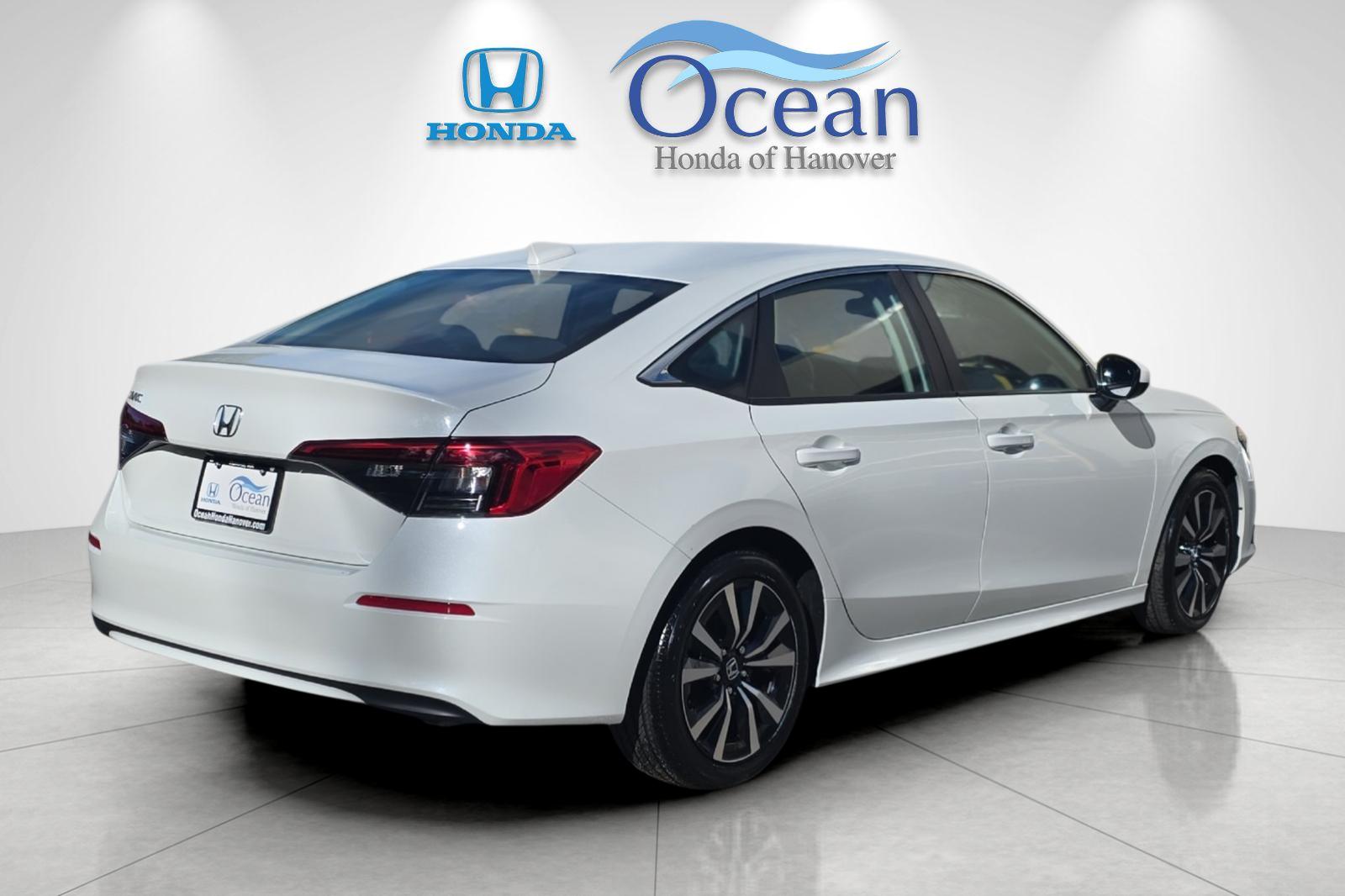 Used 2024 Platinum White Pearl Honda EX image 3