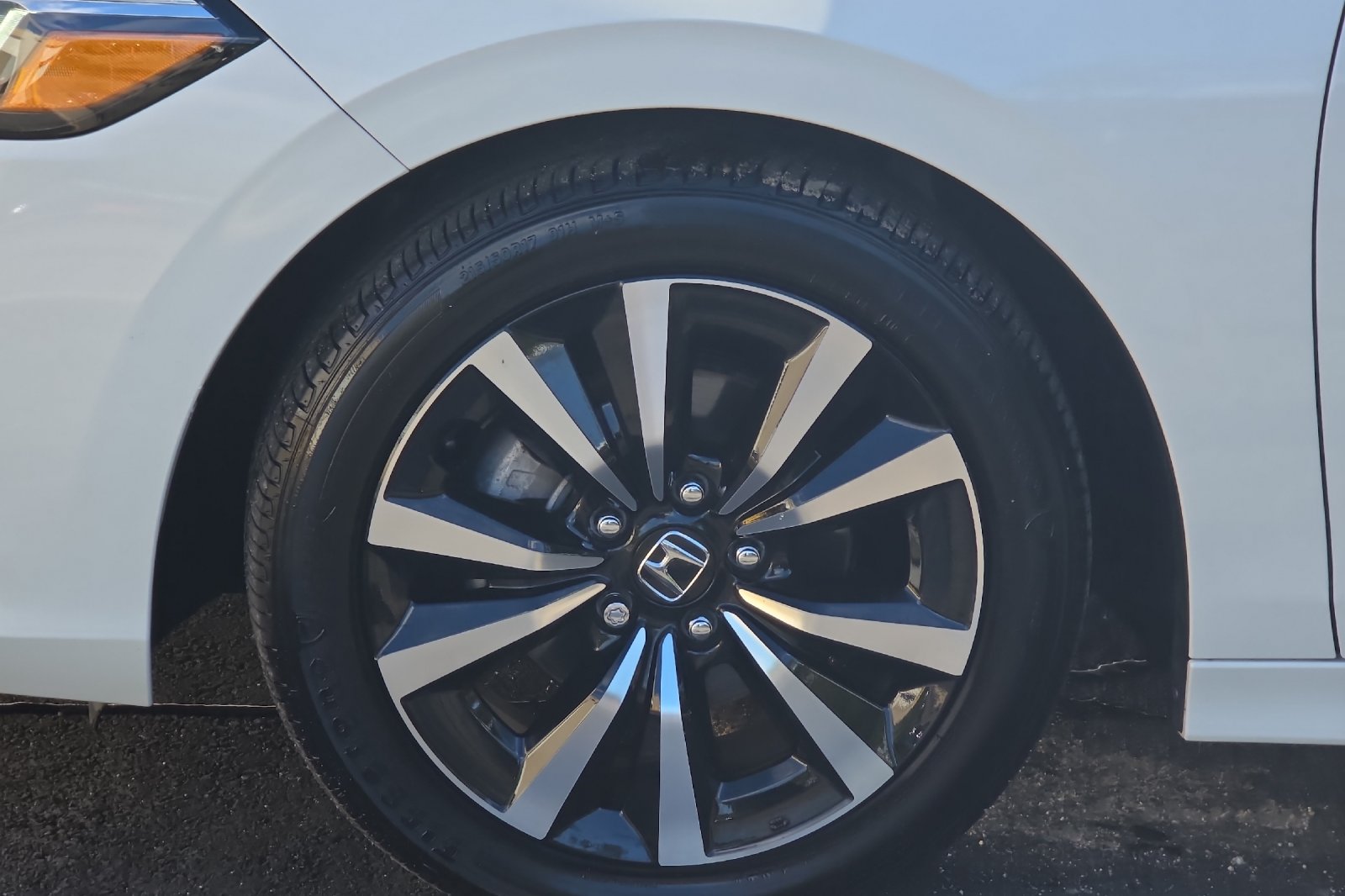 Used 2024 Platinum White Pearl Honda EX image 24