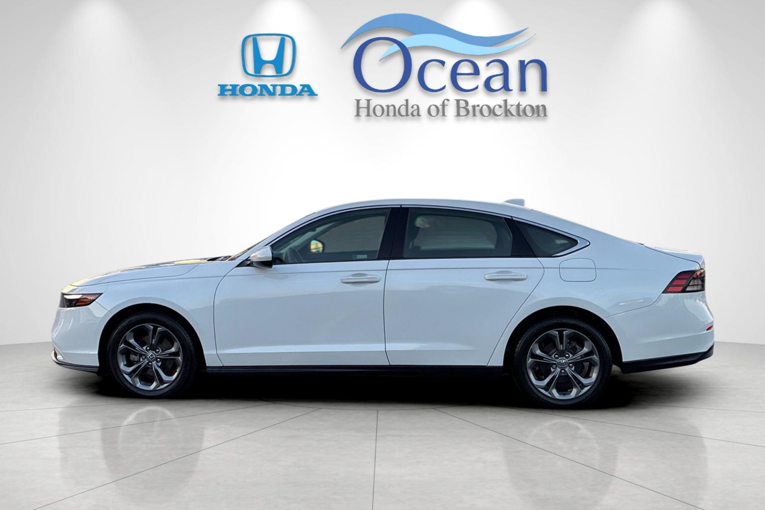 Used 2023 Platinum White Pearl Honda EX image 6