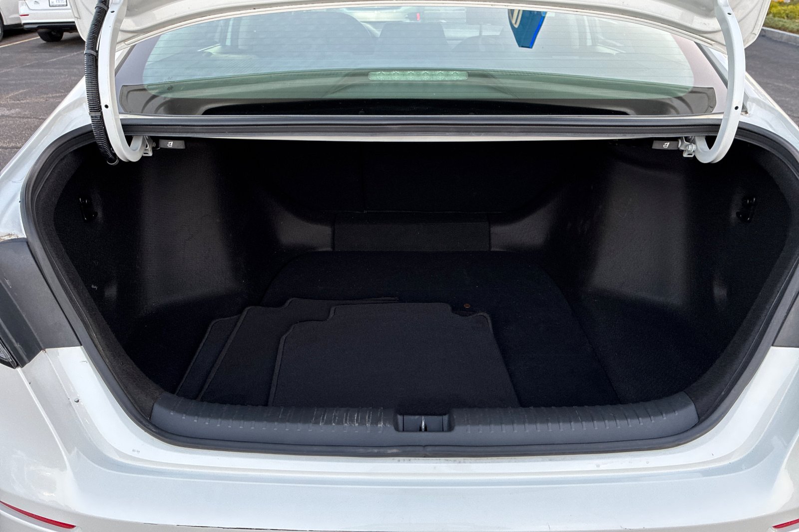 Used 2023 Platinum White Pearl Honda EX image 20