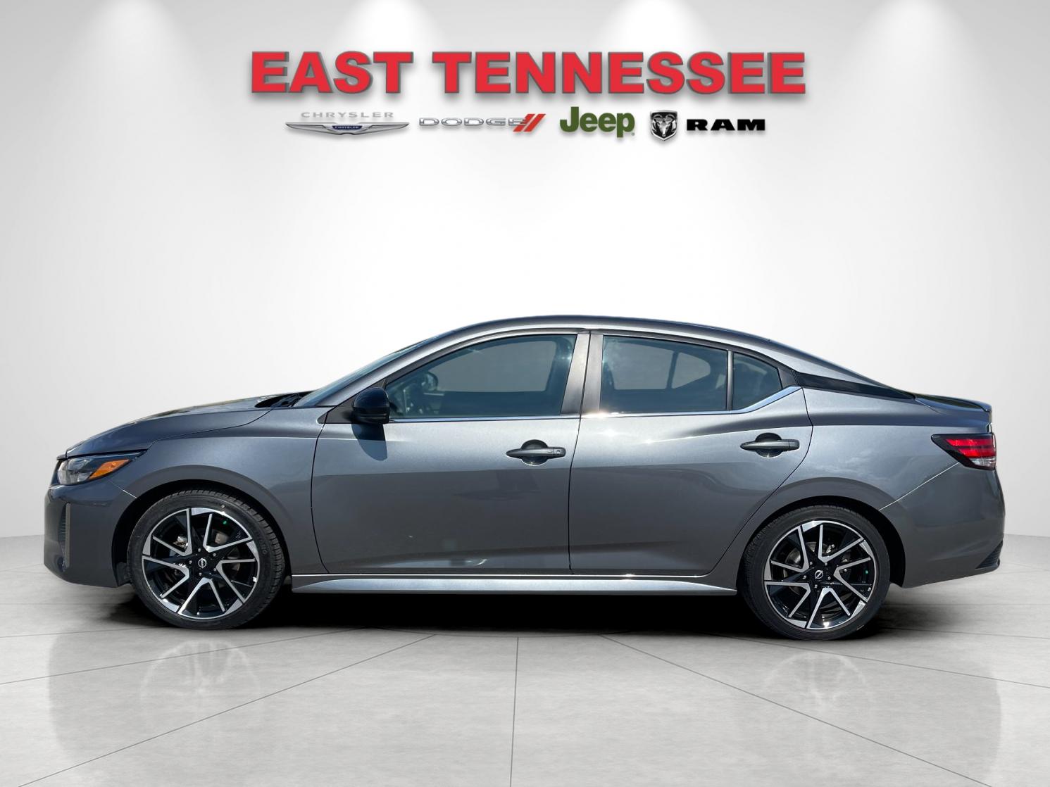 Used 2025 Gray Nissan SR image 6