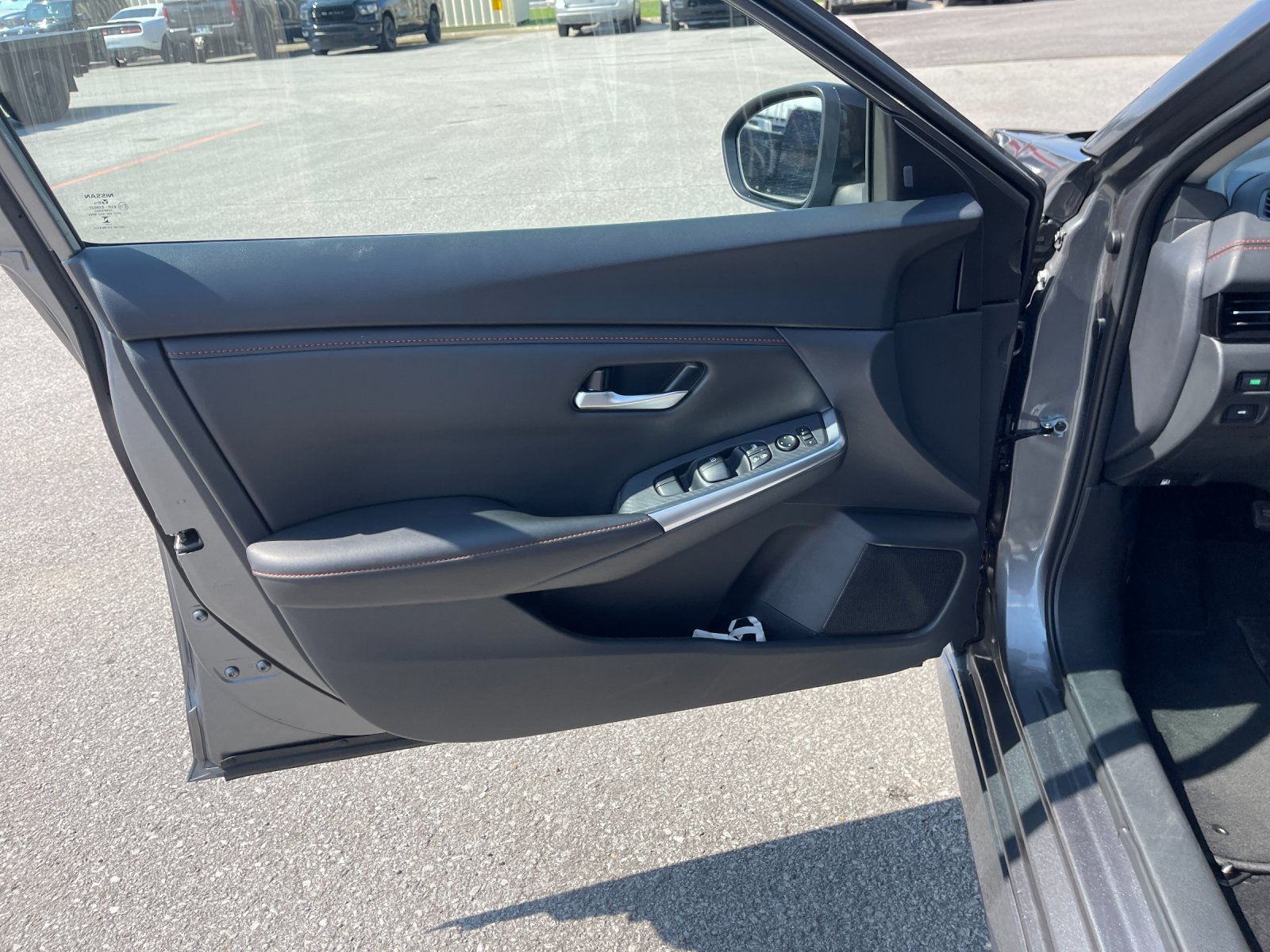 Used 2025 Gray Nissan SR image 11