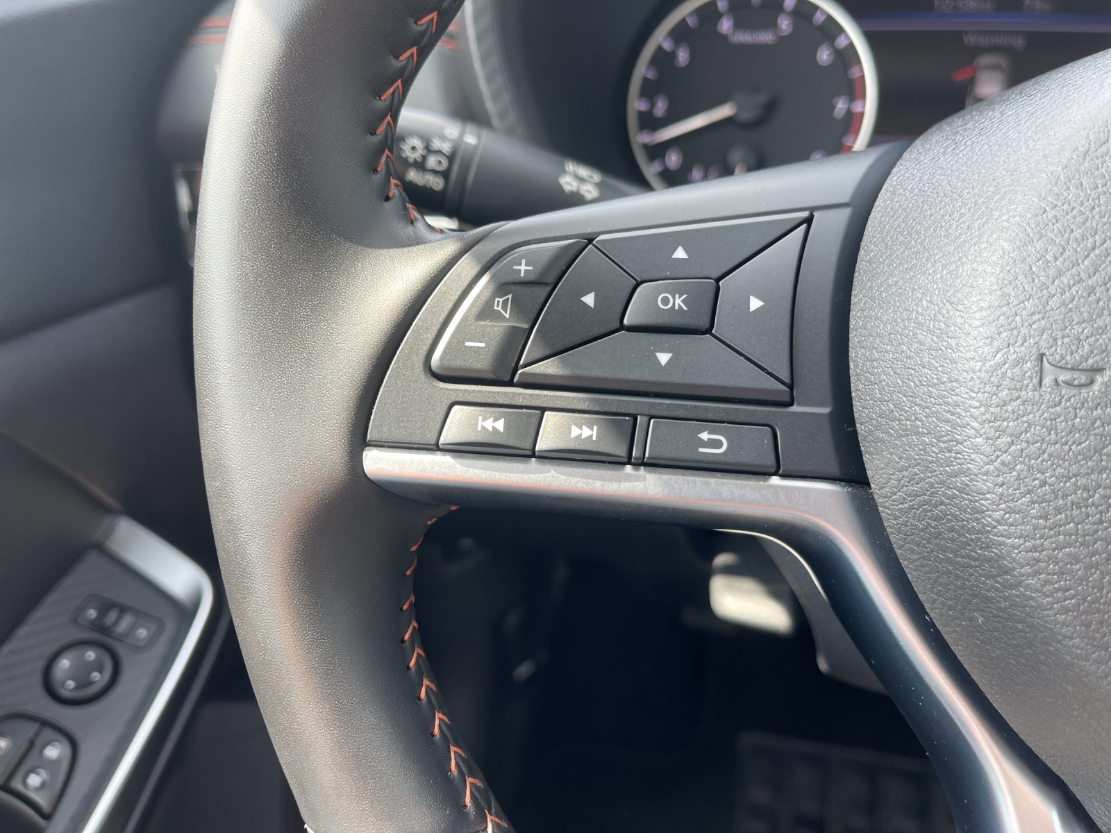 Used 2025 Gray Nissan SR image 25