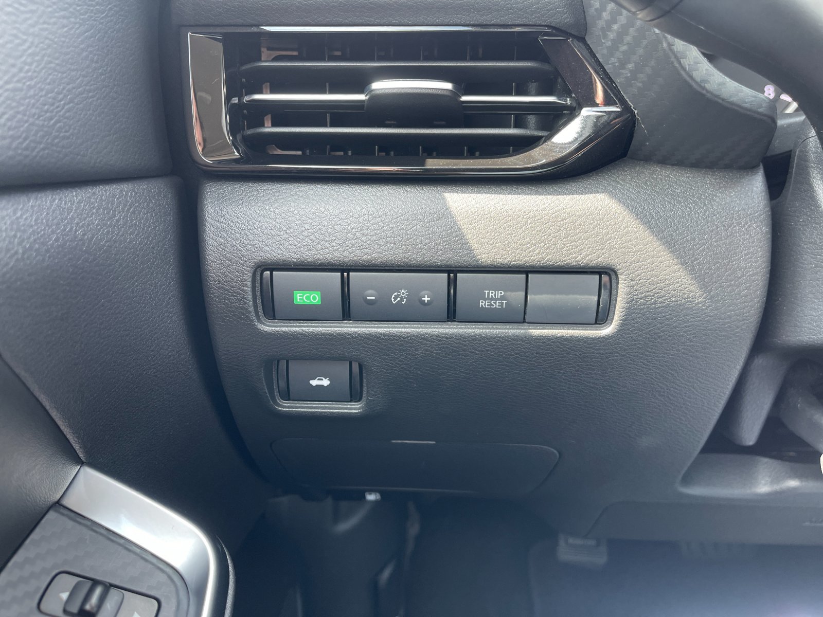 Used 2025 Gray Nissan SR image 29