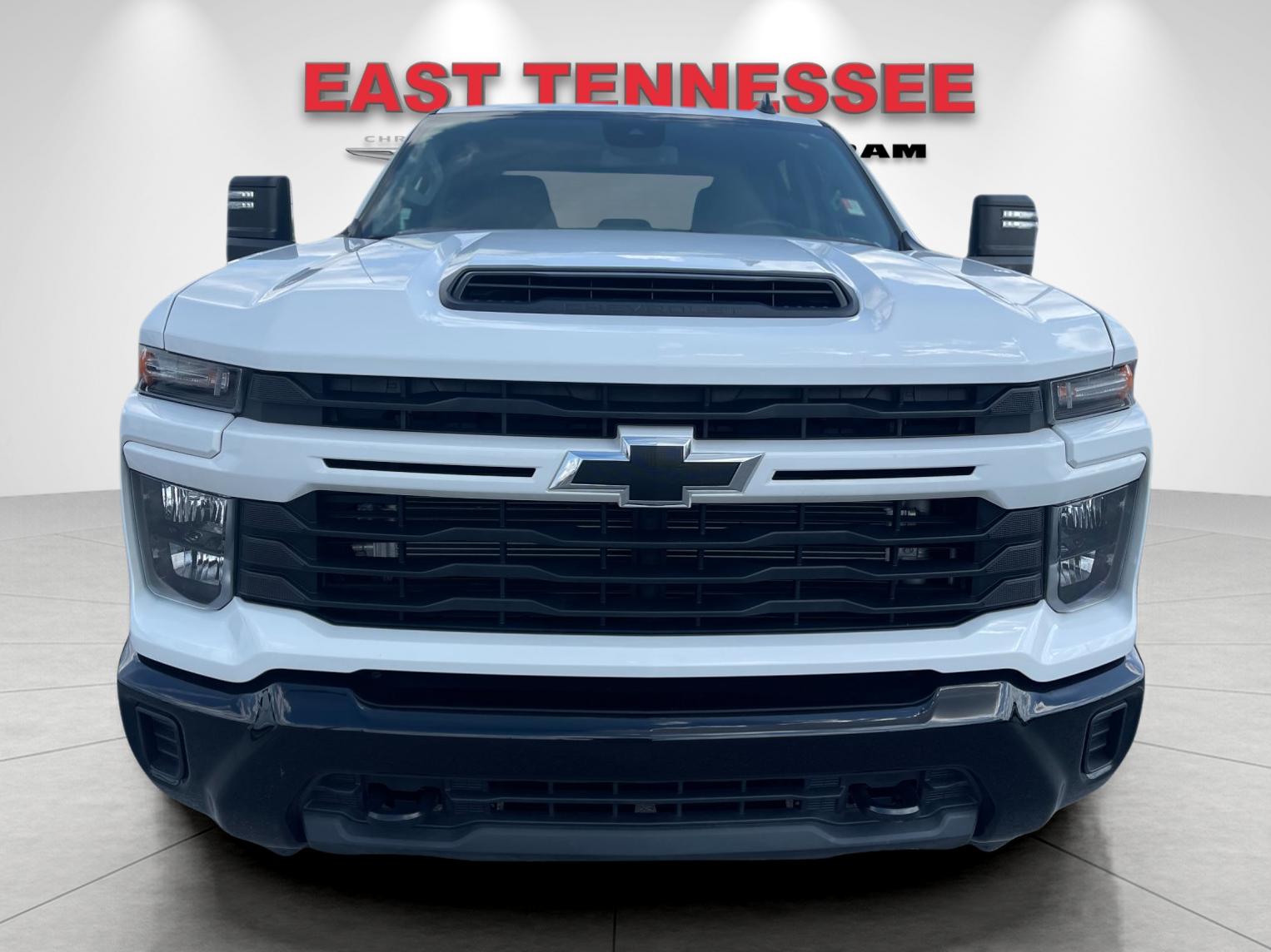 Used 2024 White Chevrolet Custom image 9