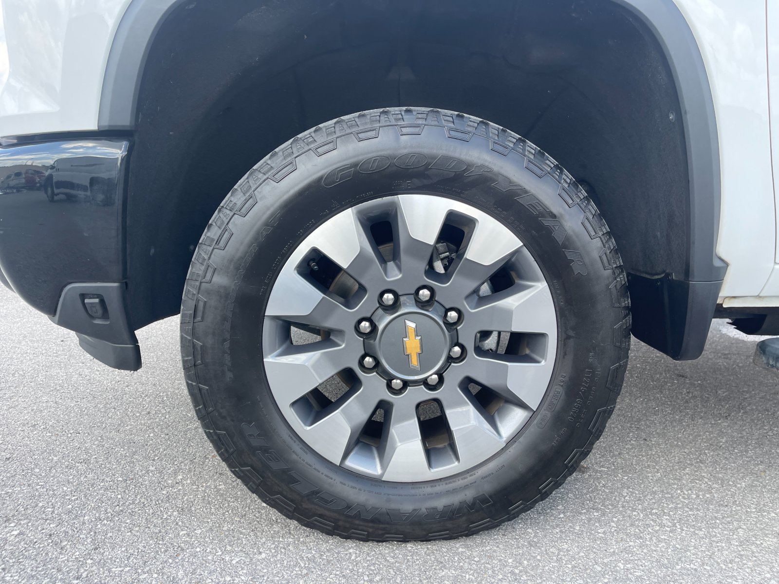 Used 2024 White Chevrolet Custom image 31