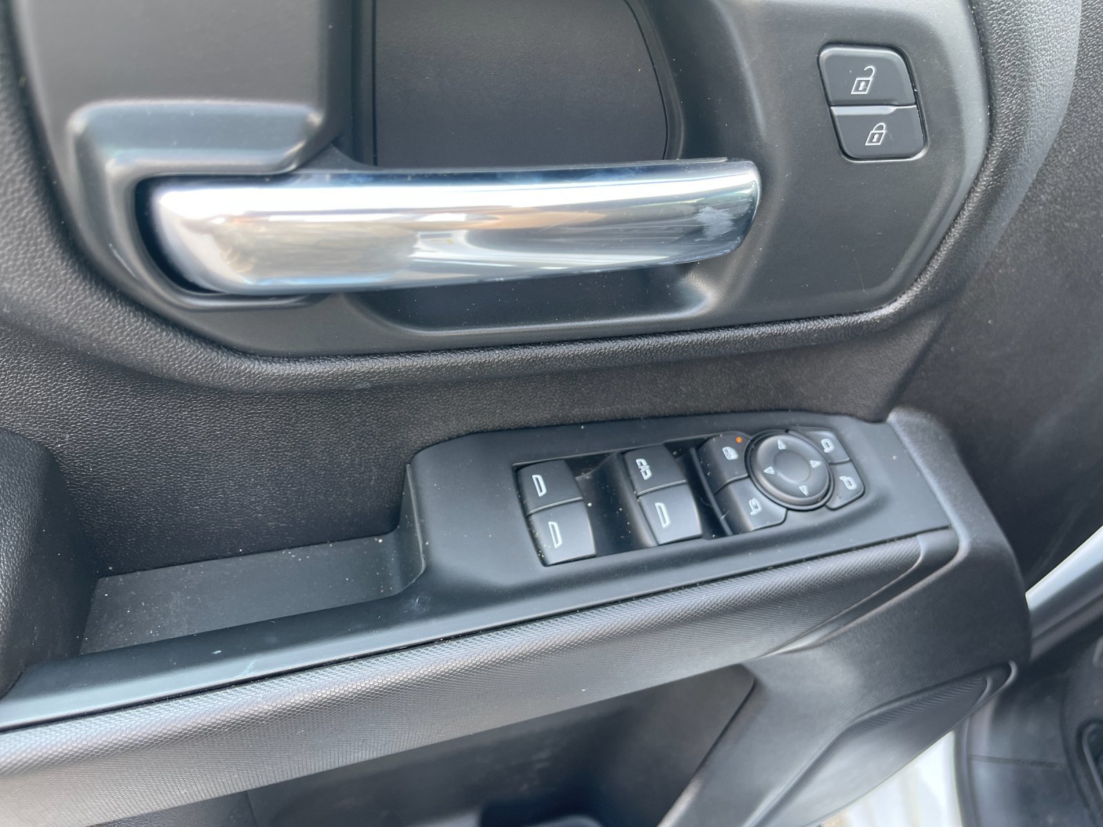 Used 2024 White Chevrolet Custom image 12