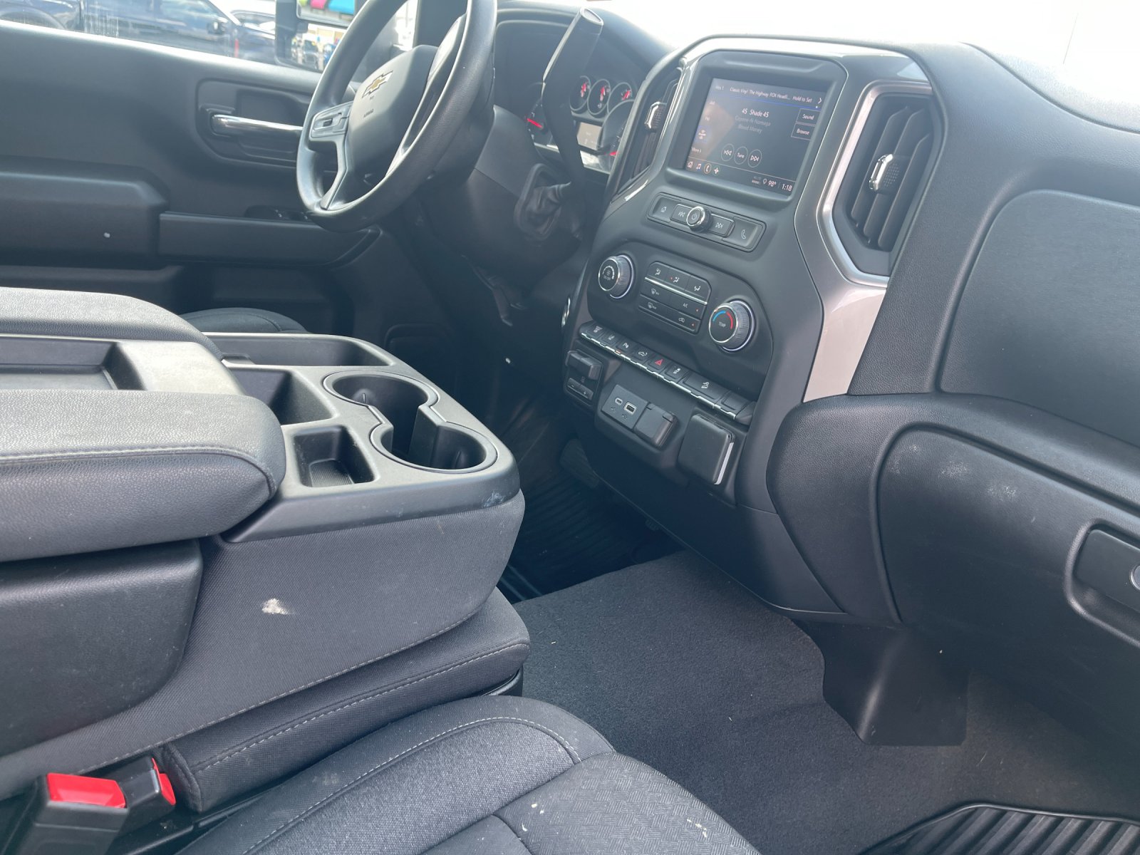 Used 2024 White Chevrolet Custom image 17