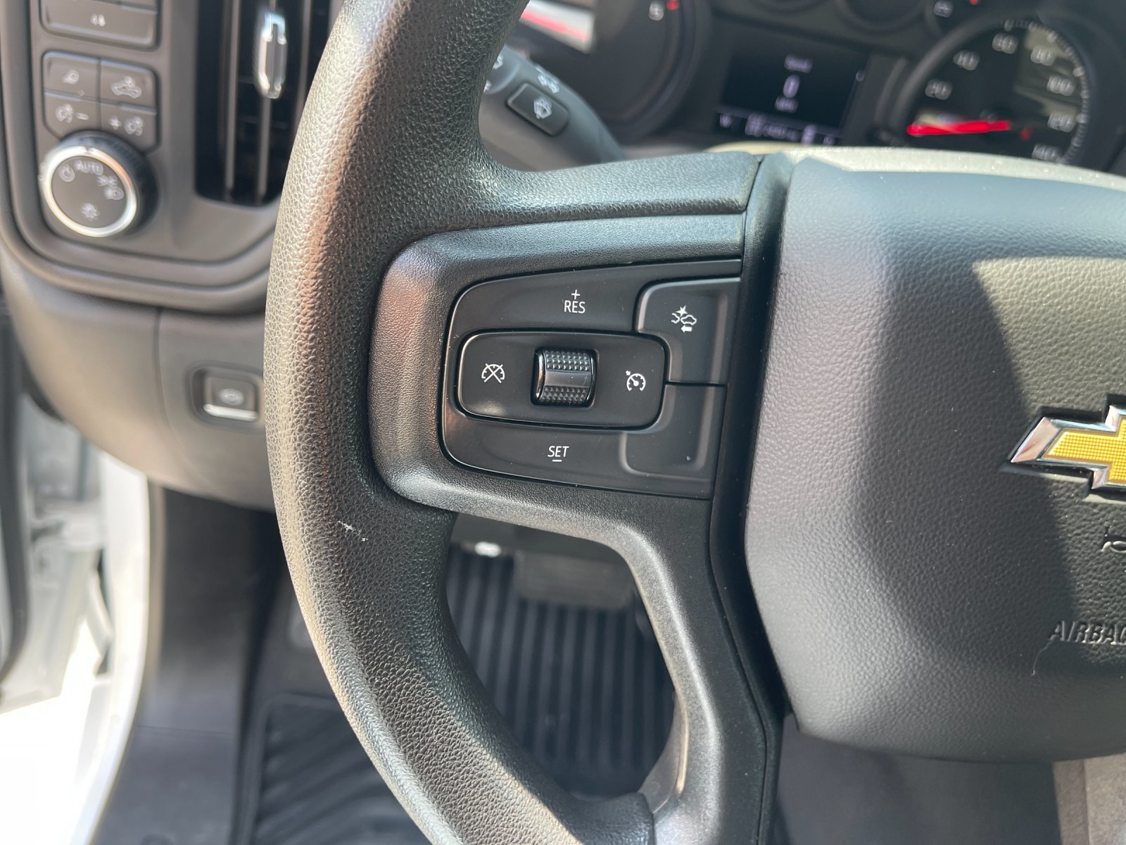 Used 2024 White Chevrolet Custom image 26