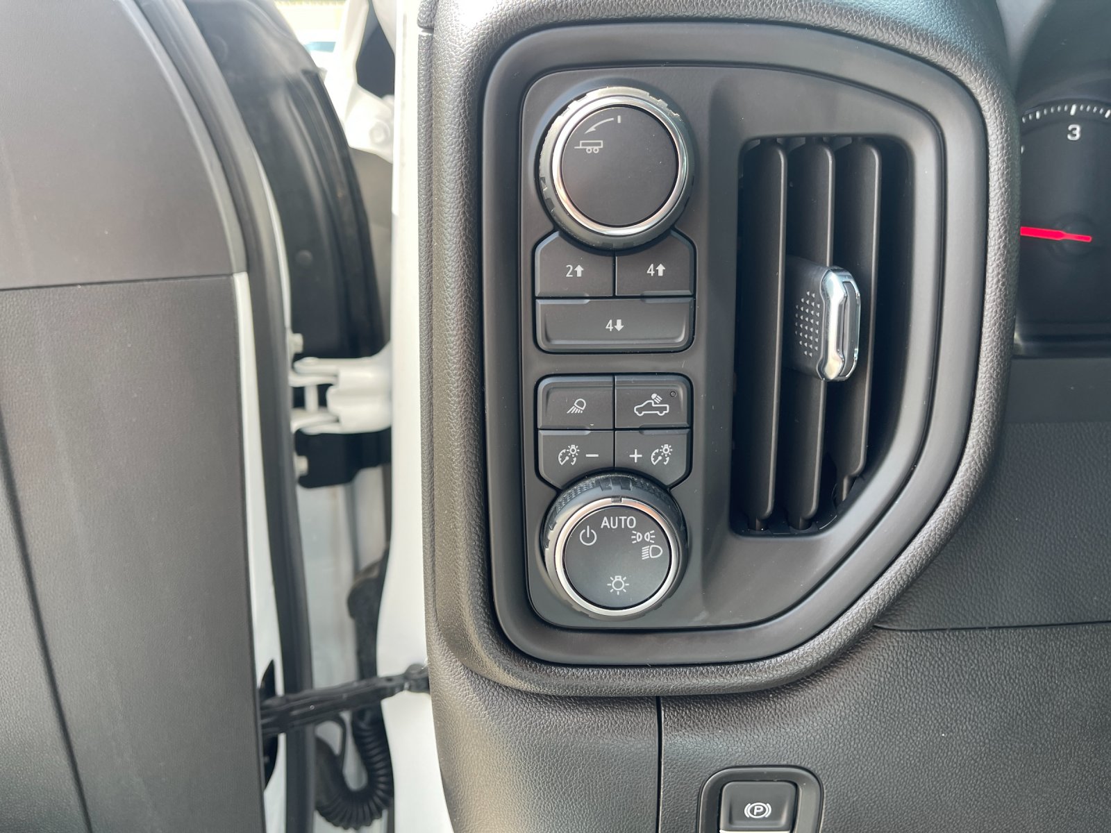 Used 2024 White Chevrolet Custom image 30