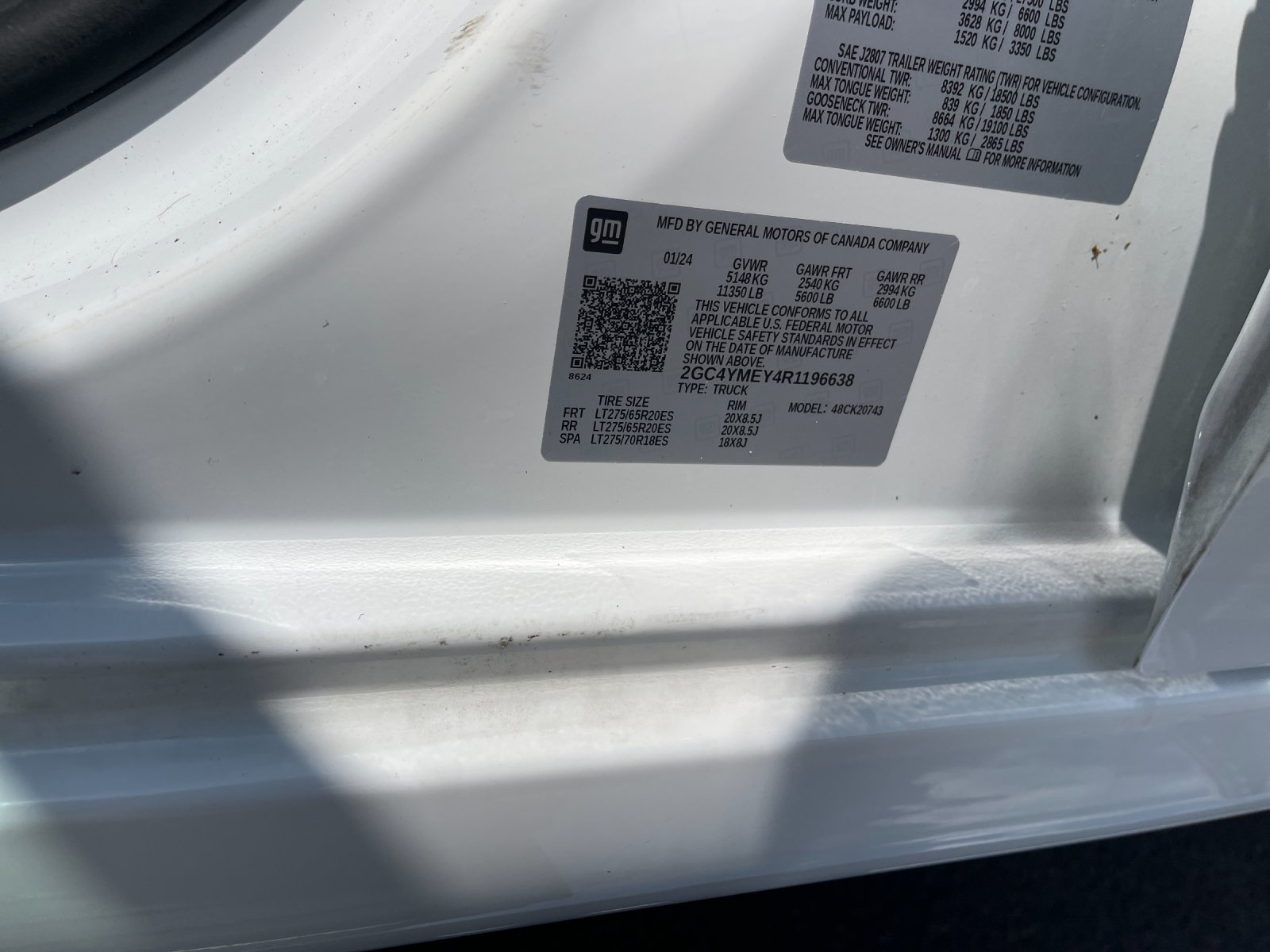 Used 2024 White Chevrolet Custom image 32