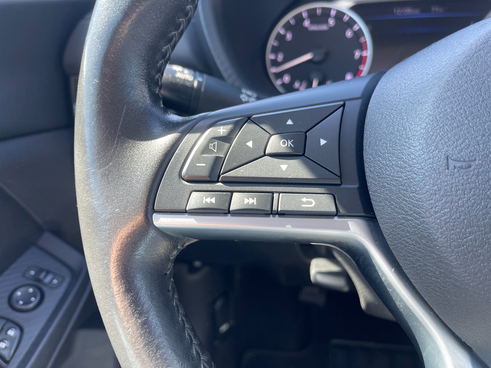 Used 2024 Gray Nissan SV image 25
