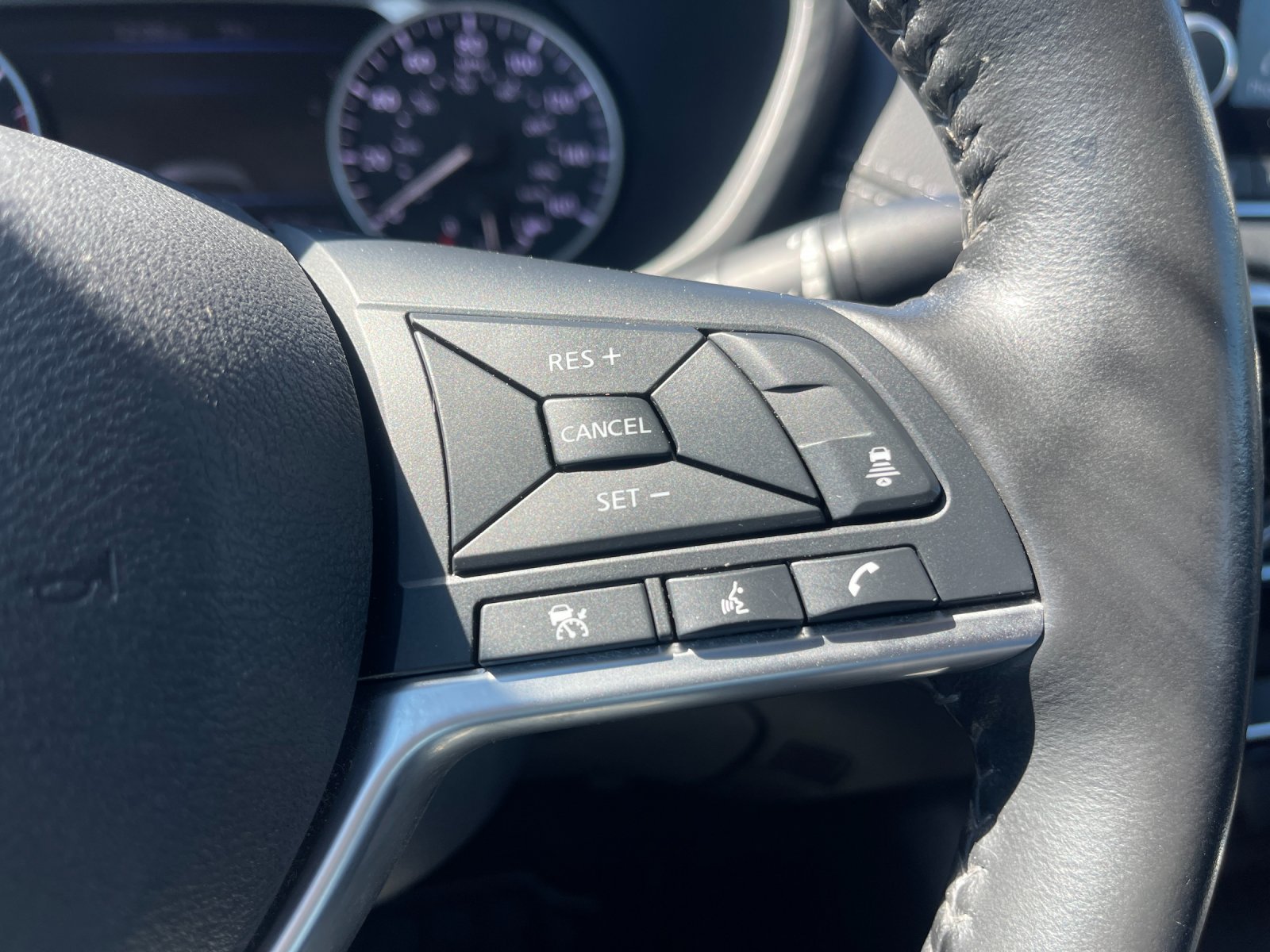 Used 2024 Gray Nissan SV image 26