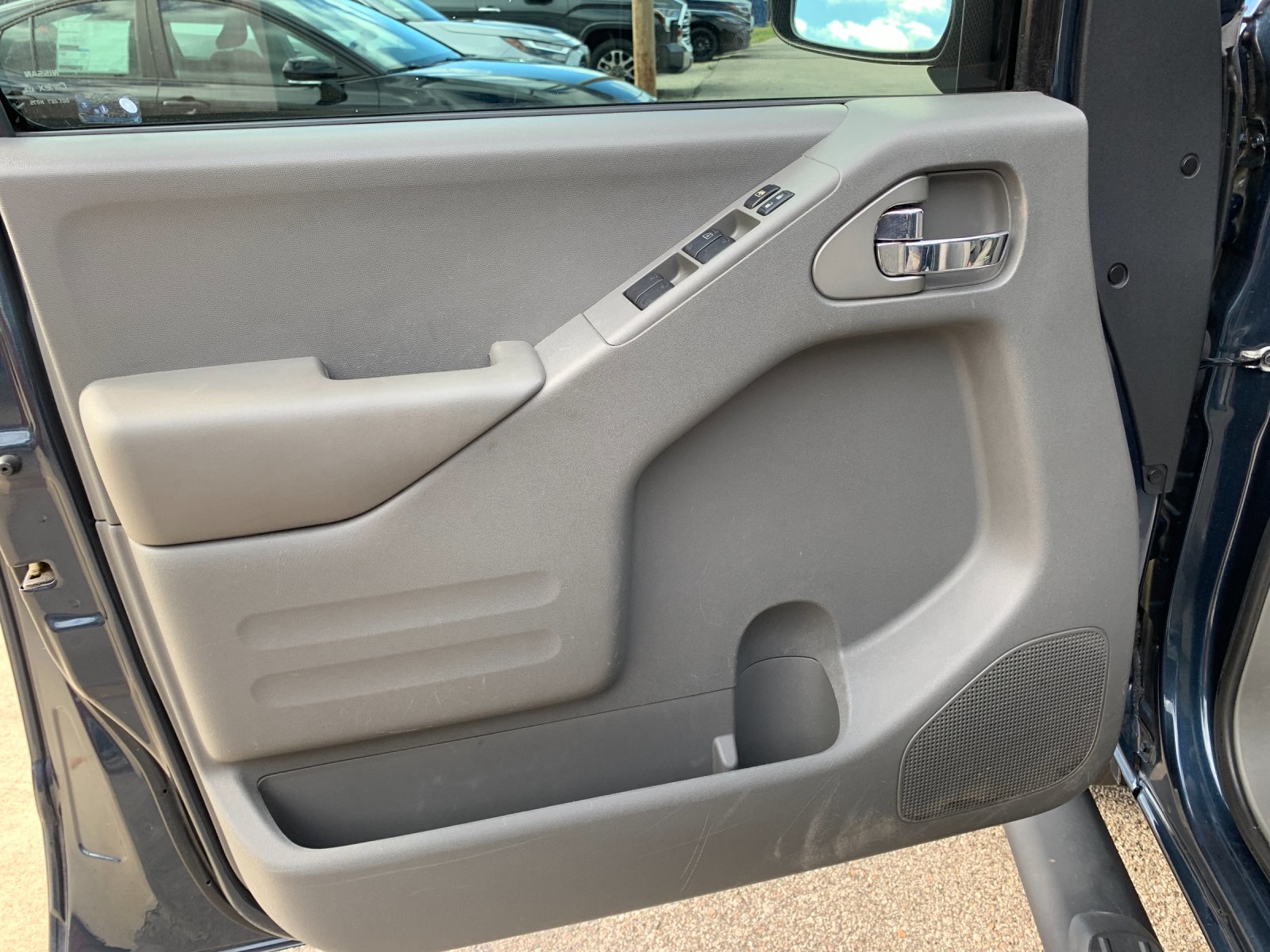 Used 2019 Blue Nissan SV image 12